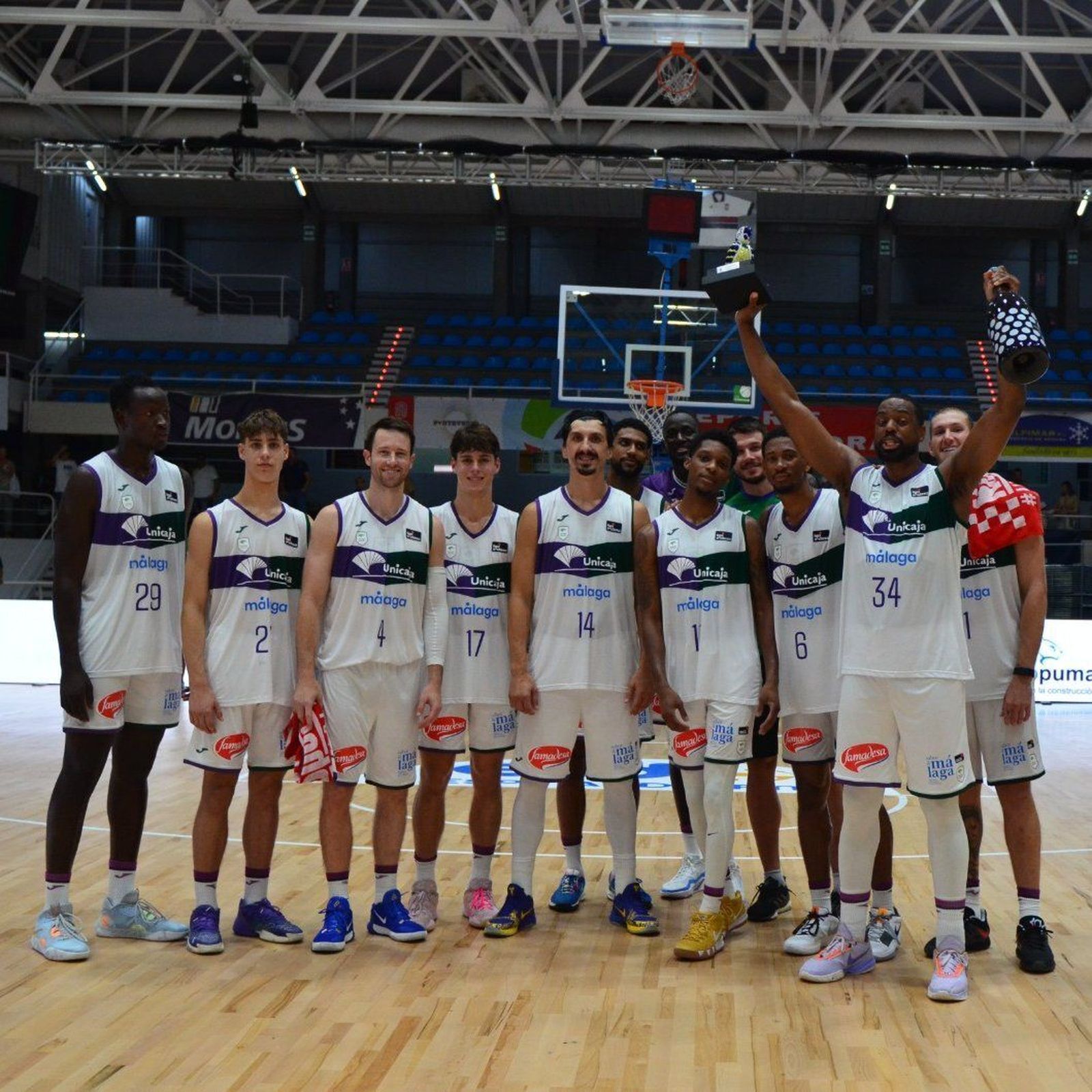 El Unicaja, tras ganar la final