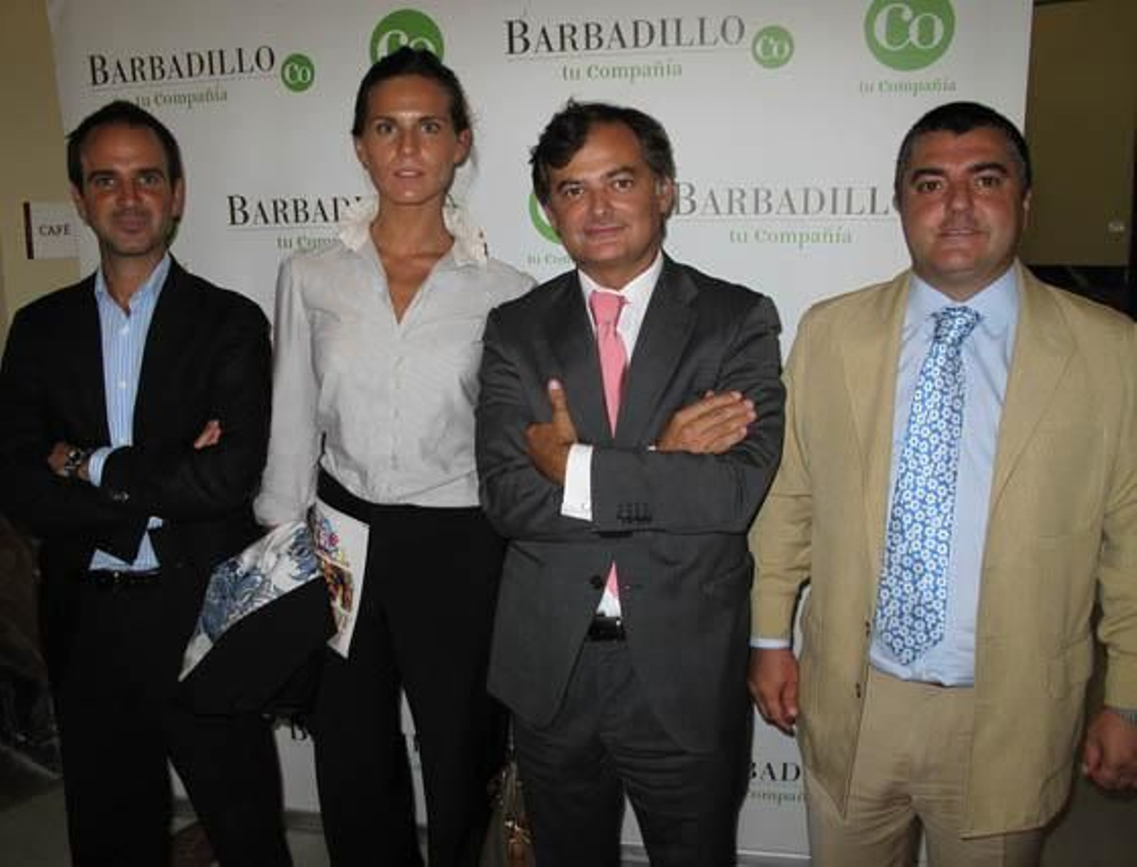 Aurelio del Pozo, director comercial de La Raza, Coro González-Aller y Ramón Vidal, jefa de ventas y director del Hotel Colón; y Javier León, de Bodegas Barbadillo, patrocinadora de 'Catas con salero'.

Foto: Victoria Ramírez