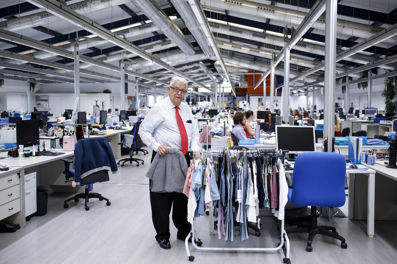 Rafael Domínfguez de Gor, en la fábrica de Mayoral.