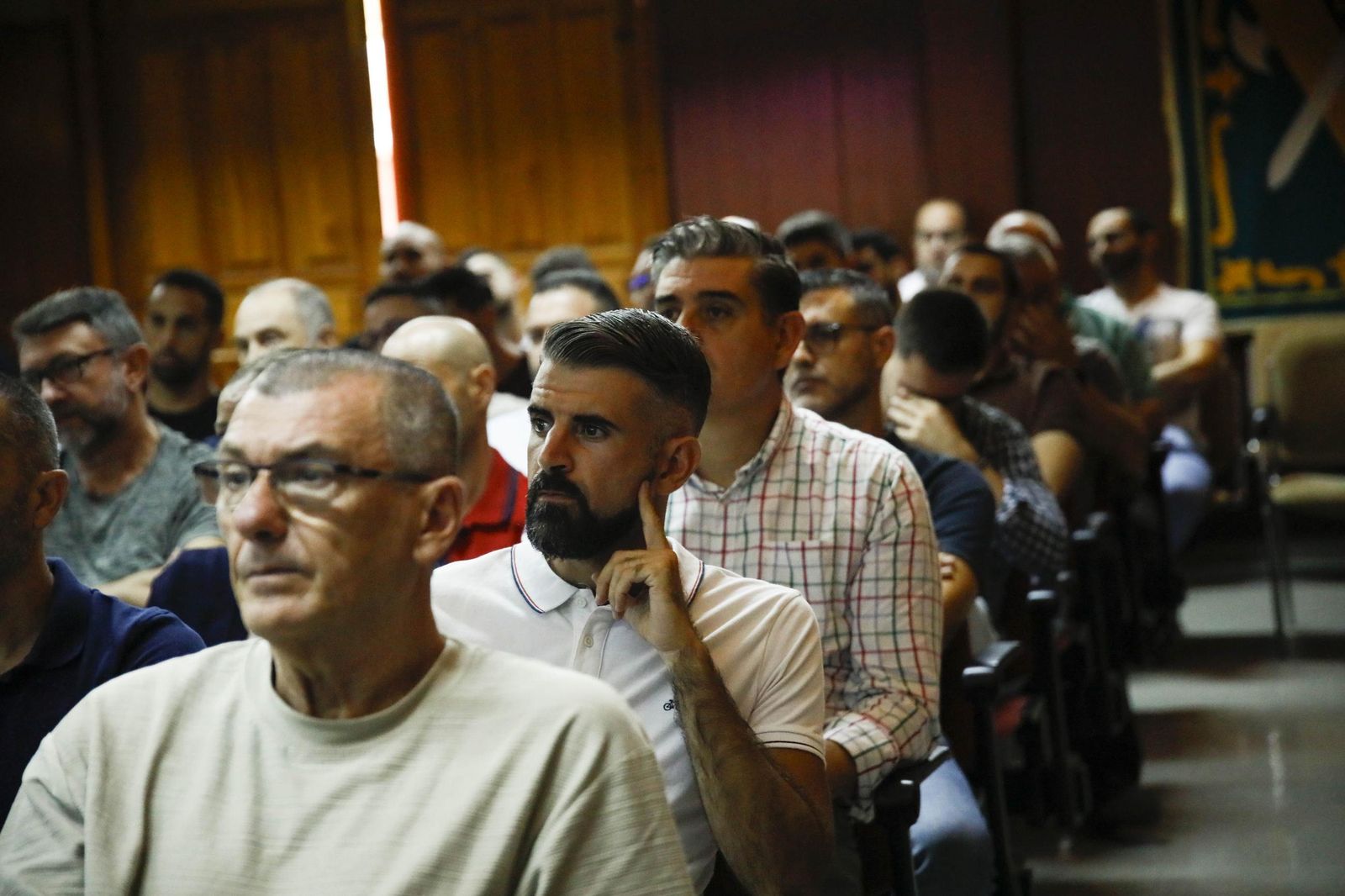 Las imágenes de la charla de Jesús Narciso Núñez Calvo sobre 'La creación de la Guardia Civil como nuevo modelo de seguridad pública' en Almería