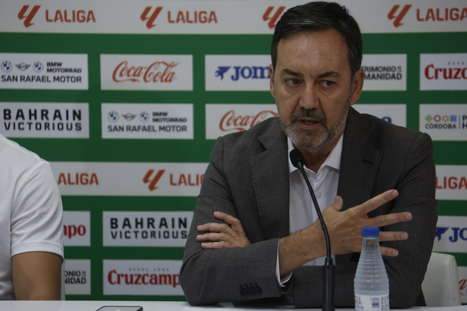 Las mejores fotos de la presentación de Alberto del Moral como nuevo jugador del Córdoba CF