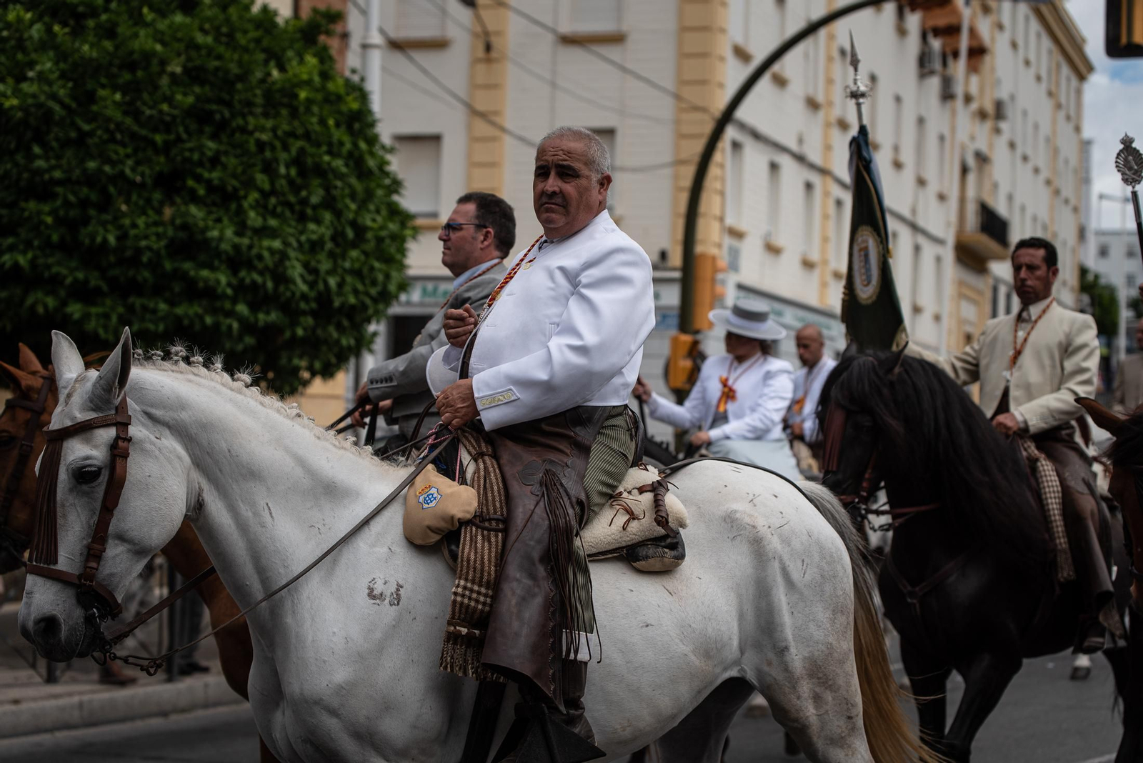 Imágenes de la salida de Emigrantes a su paso por la Alameda Sundheim