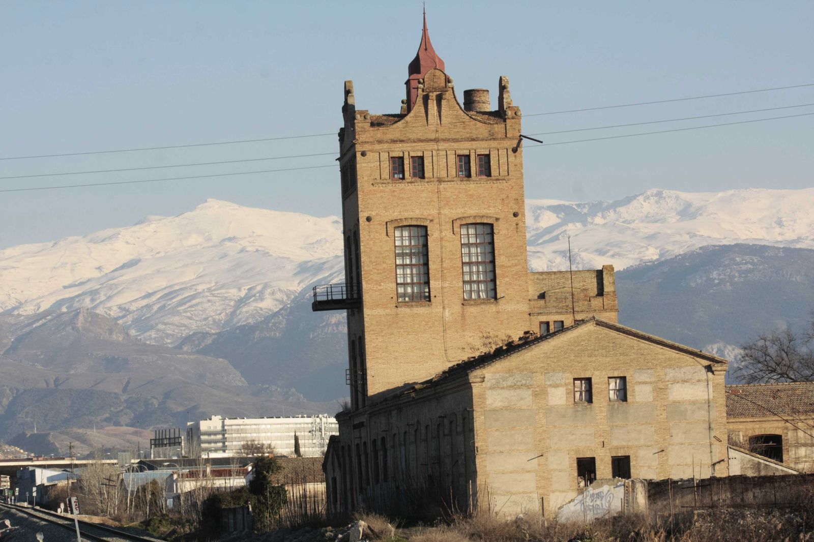 Amparanoia lidera una iniciativa para recuperar la Azucarera de Granada