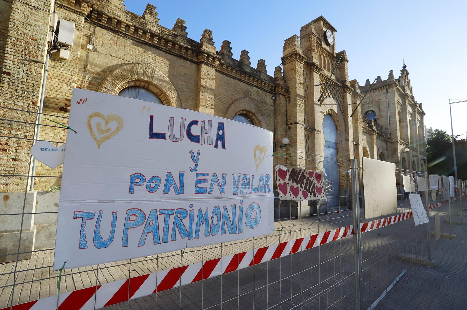 Imágenes de la antigua estación de tren de Huelva tras el incendio