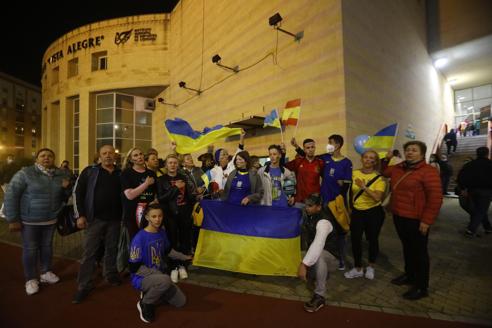 Las imágenes del emotivo encuentro entre España y Ucrania en Córdoba