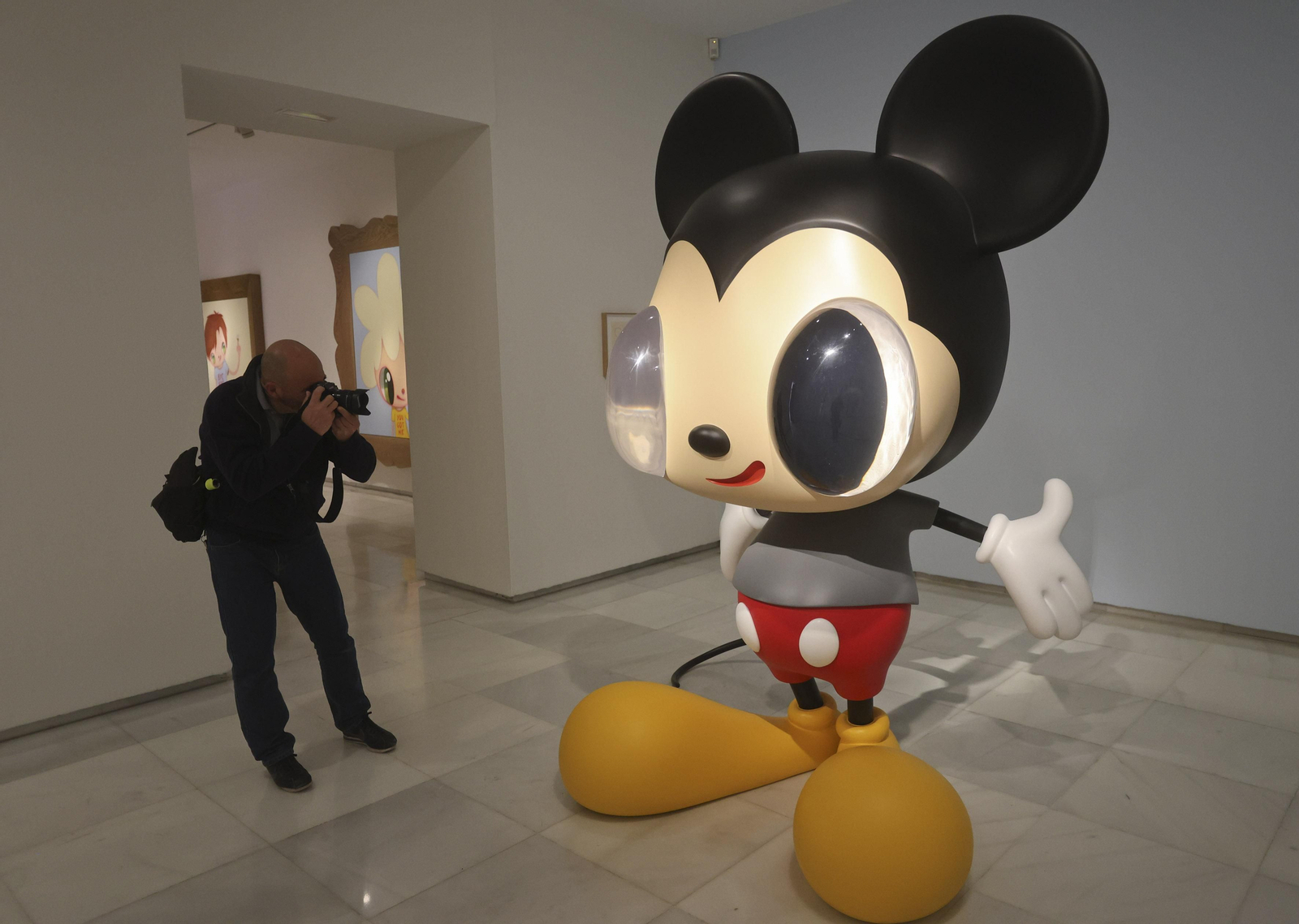 Las fotos de la exposición de Javier Calleja en Málaga y su gato Günter