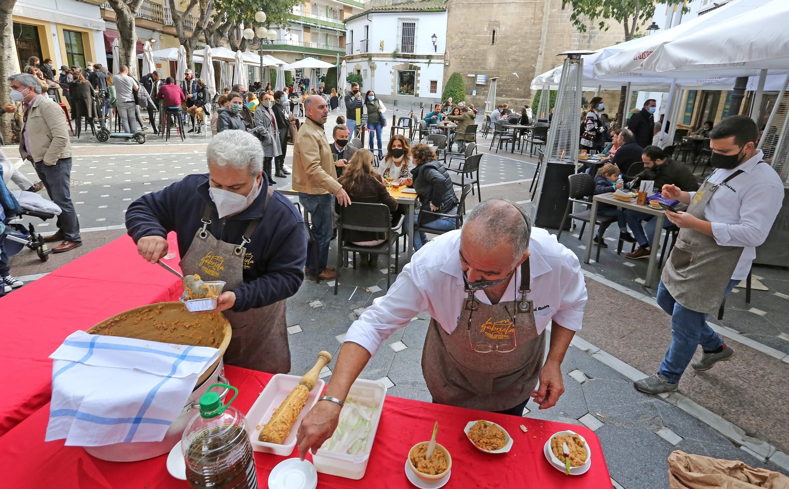 Puente de la Constitución,El centro de Jerez  llena de publico sus bares y terrazas