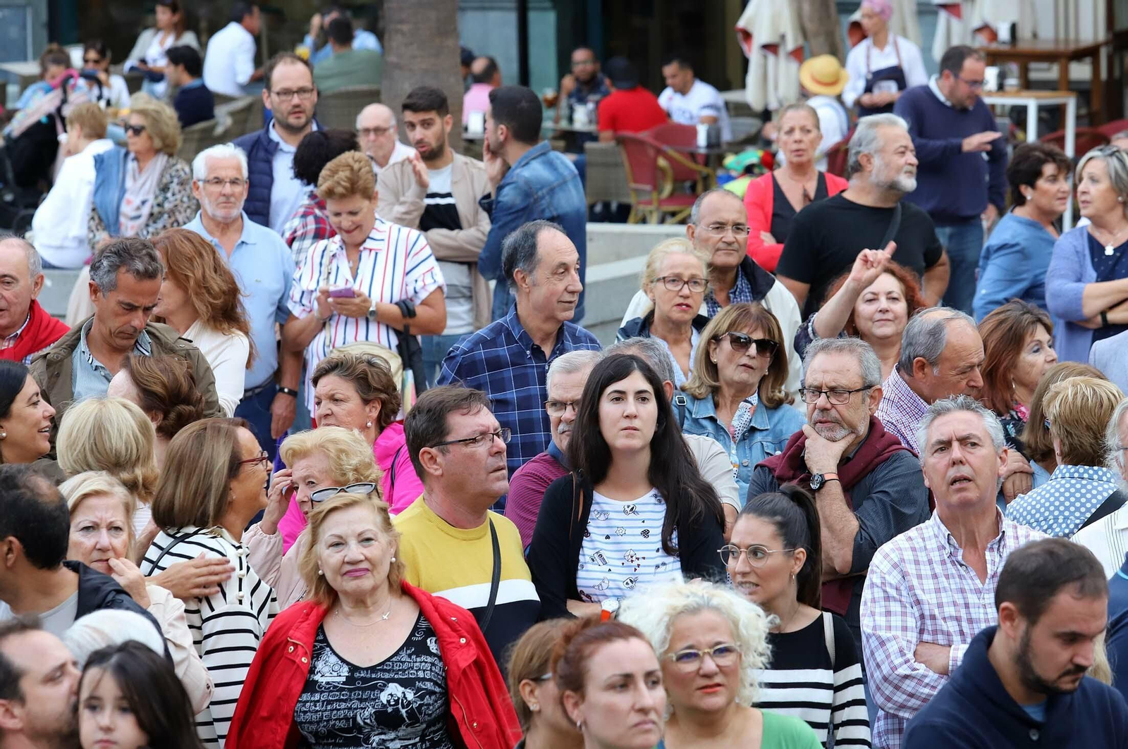 Imágenes de la concentración en defensa de la llegada del AVE a Huelva