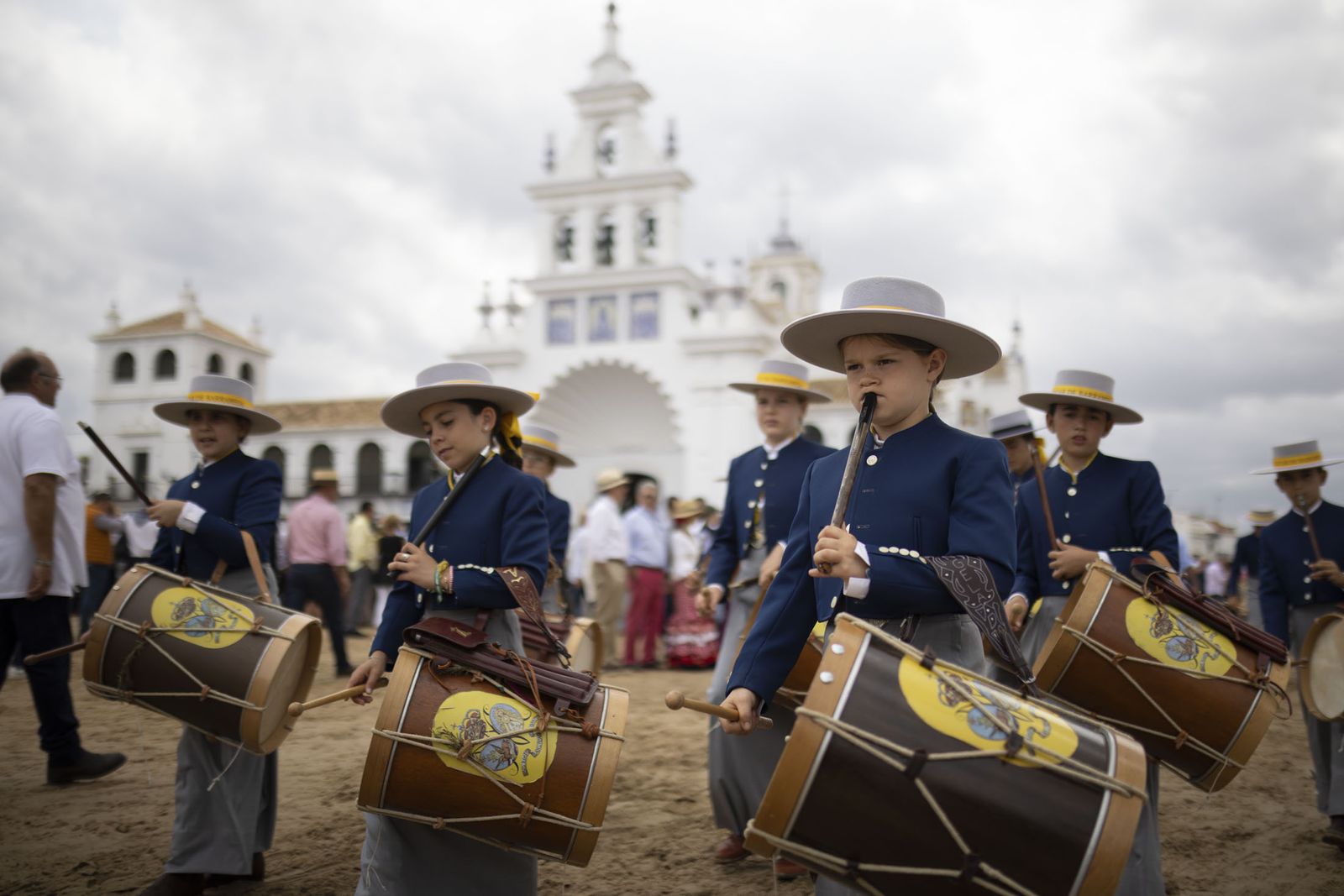 El Rocío 2023: Imágenes de ambiente en la aldea durante la presentación de las Hermandades