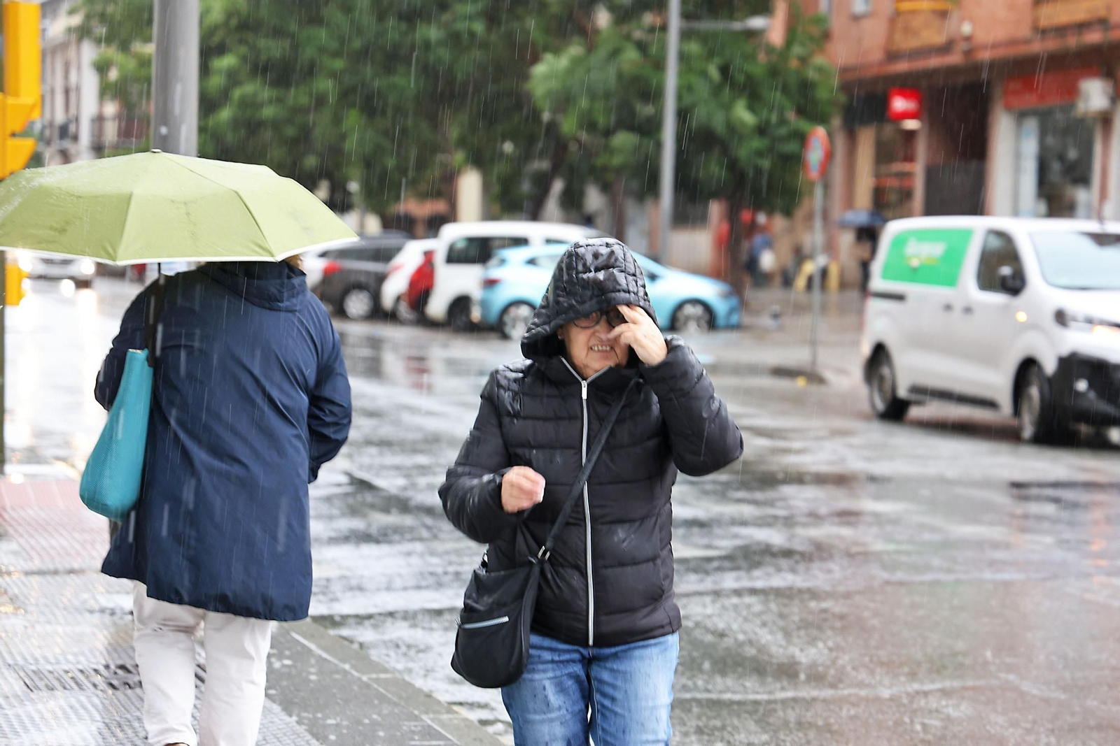 Imágenes de la lluviosa mañana de sábado en Huelva