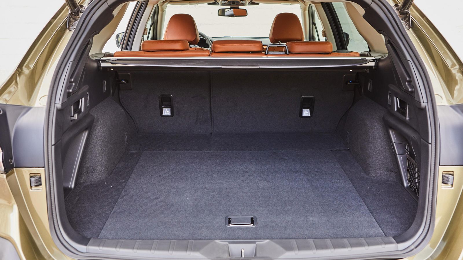 Además de un portón motorizado, el acceso es ahora más franco para el maletero, con notable profundidad.