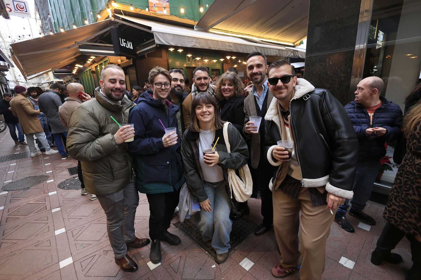 Búscate en las fotos del ambiente en el centro de La Línea antes de la Nochevieja