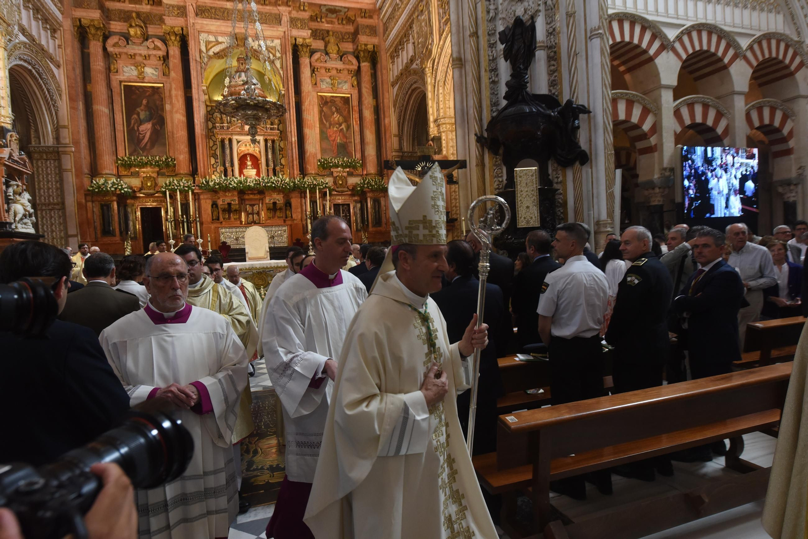 La toma de posesión del nuevo obispo de Córdoba, Jesús Fernández, en imágenes