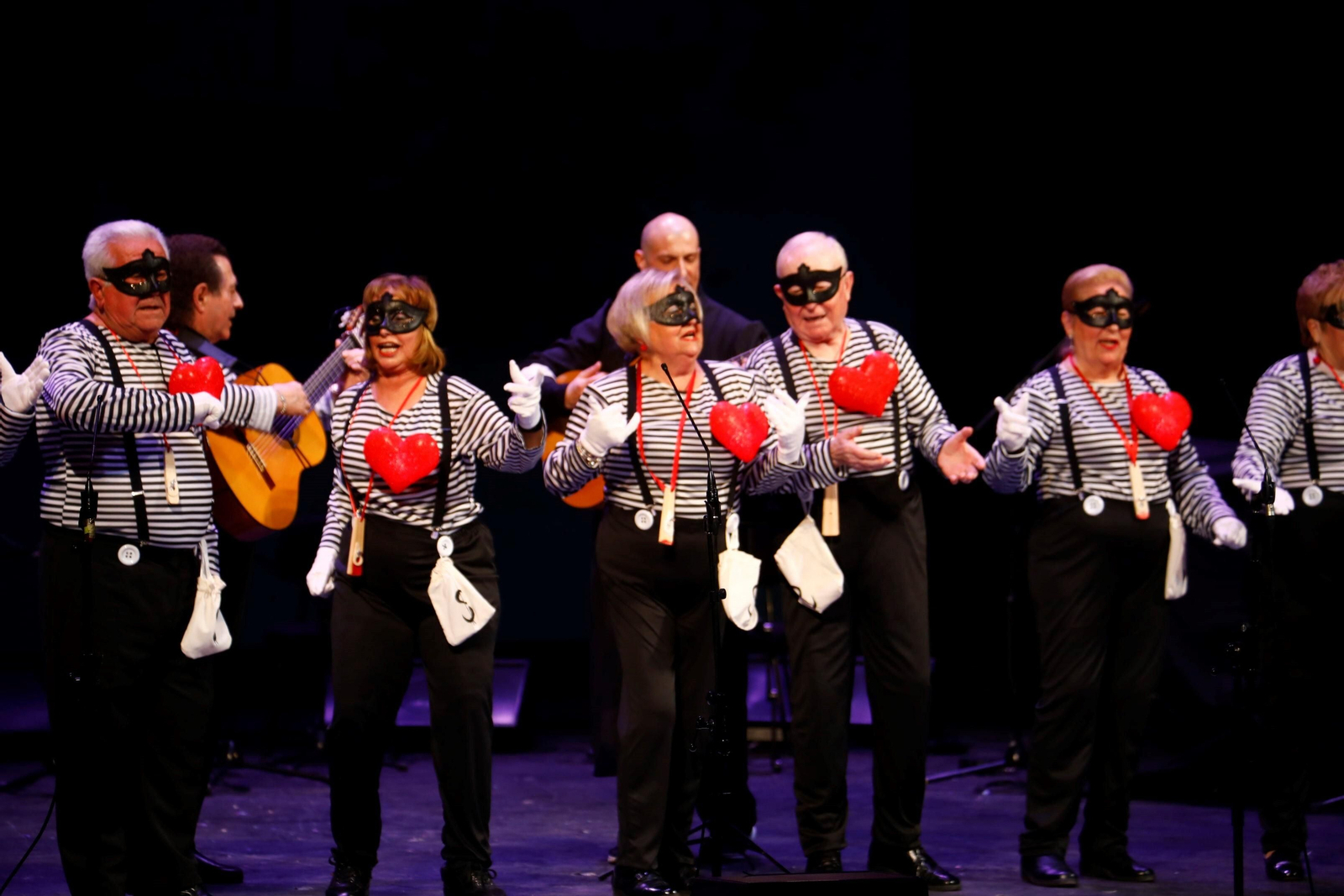 Los mayores de Córdoba celebran el Carnaval, en imágenes