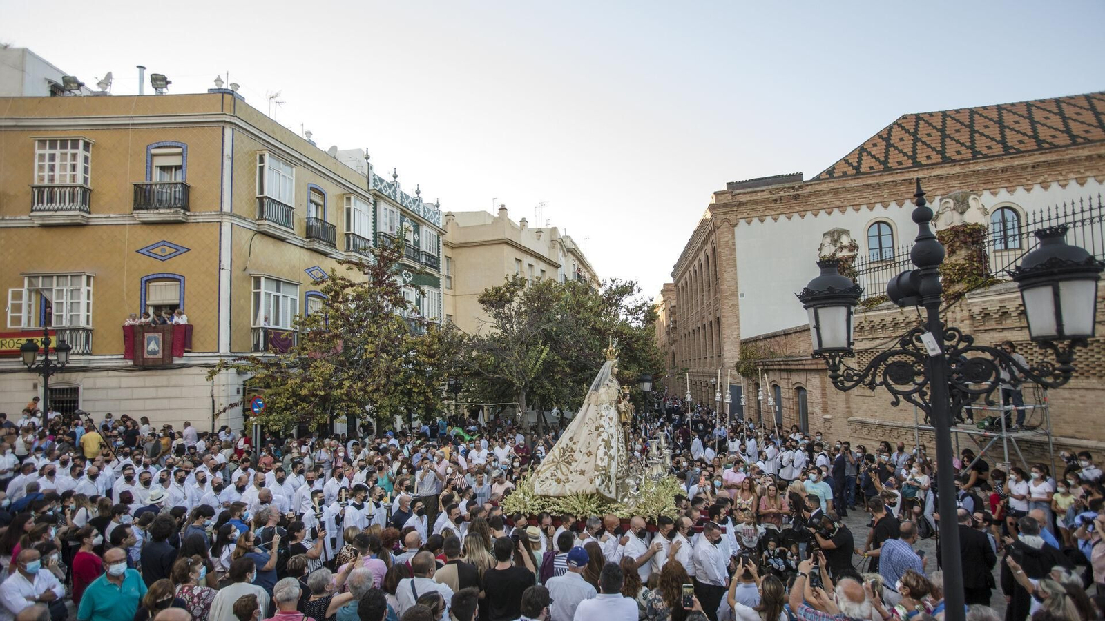 El día festivo local se pasa al viernes, pero la procesión se celebra el sábado