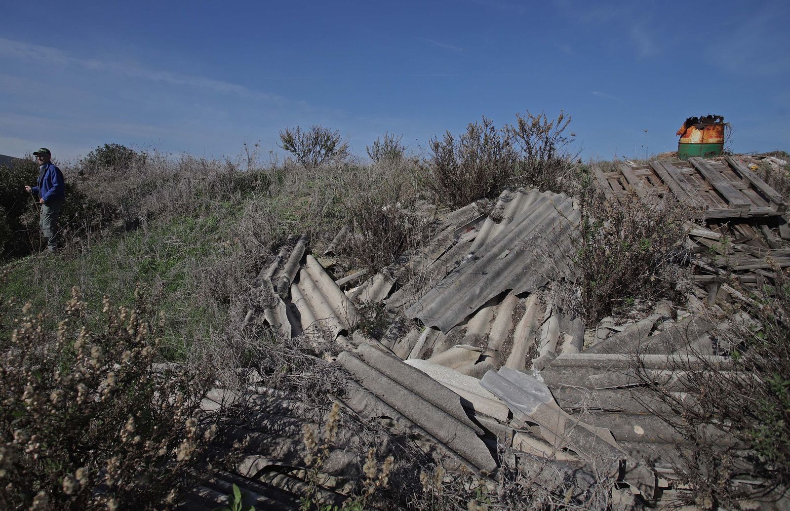 Fotos de los vertederos y escombreras ilegales en la zona de Alamillos Oeste en Algeciras