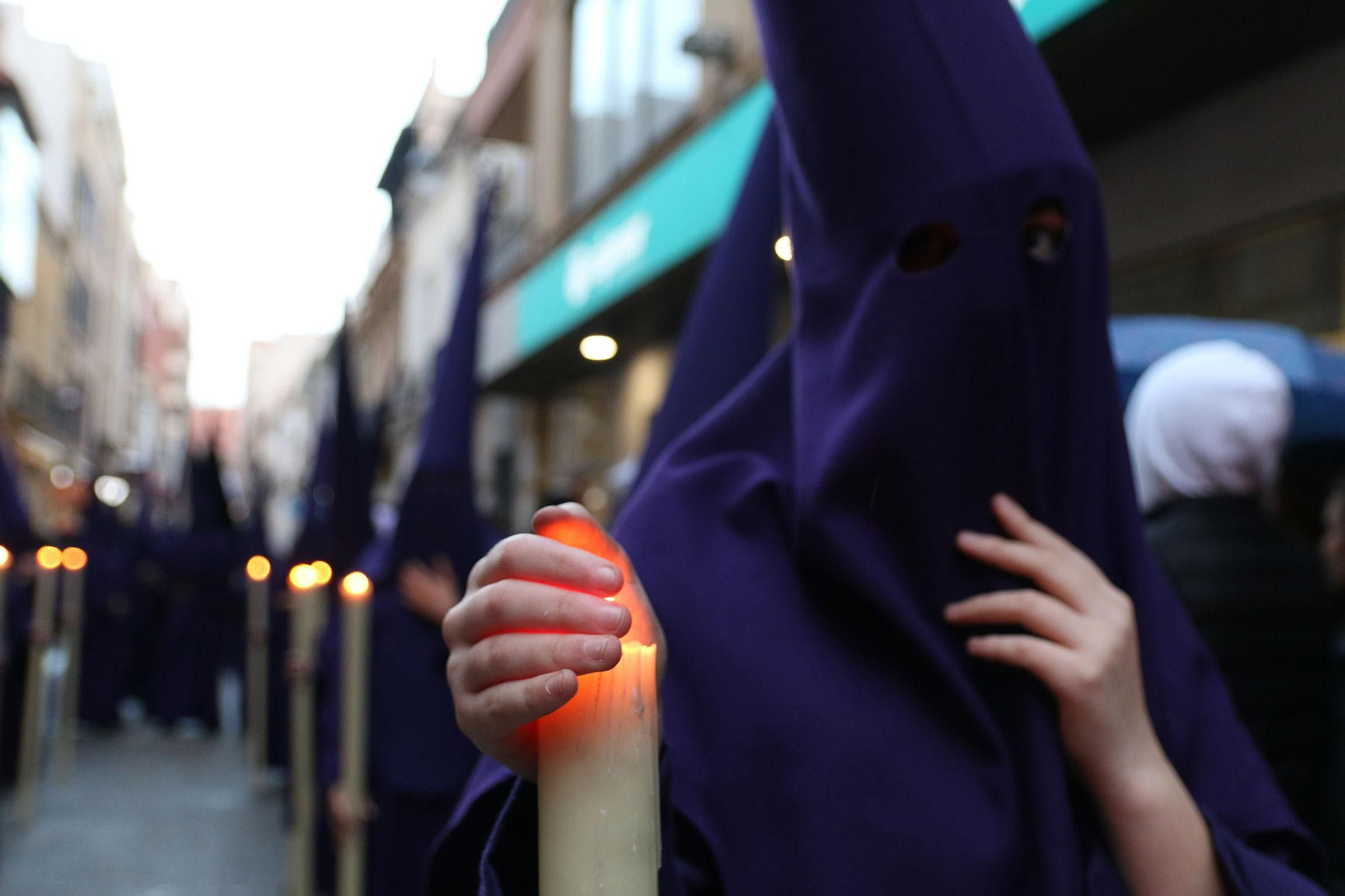 La procesión de las Angustias de Almería, en imágenes