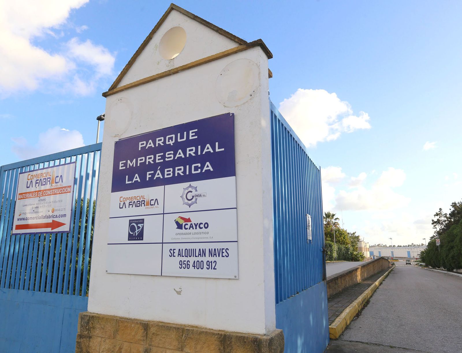 Vista de la entrada al Parque Empresarial La Fábrica, antiguo Vipren, donde se desarrollará la iniciativa.
