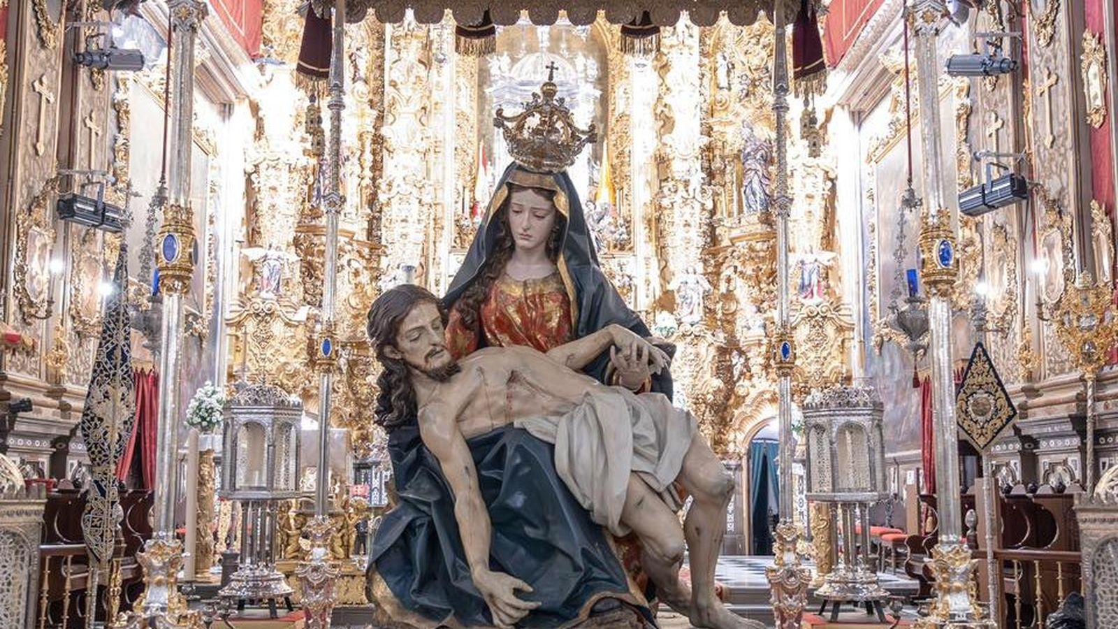 Altar de Cultos Extraordinario Santa María de la Alhambra, Mayo 2025.jpg