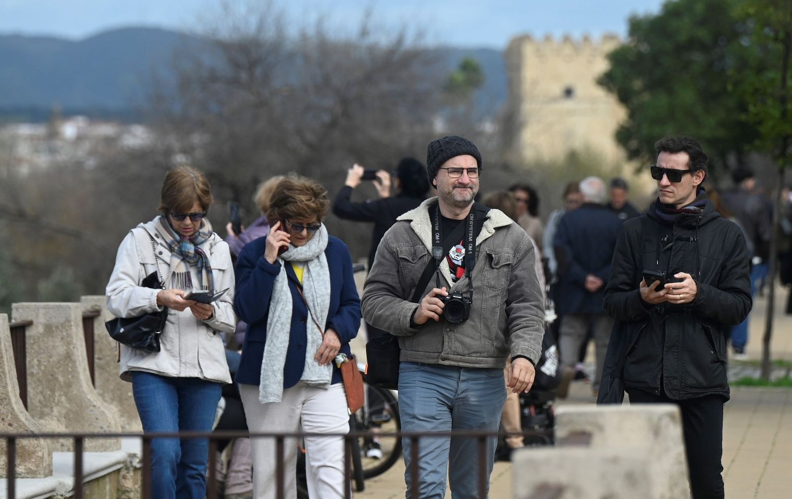 Las calles de Córdoba se llenan de gente con la tregua de la lluvia, en imágenes