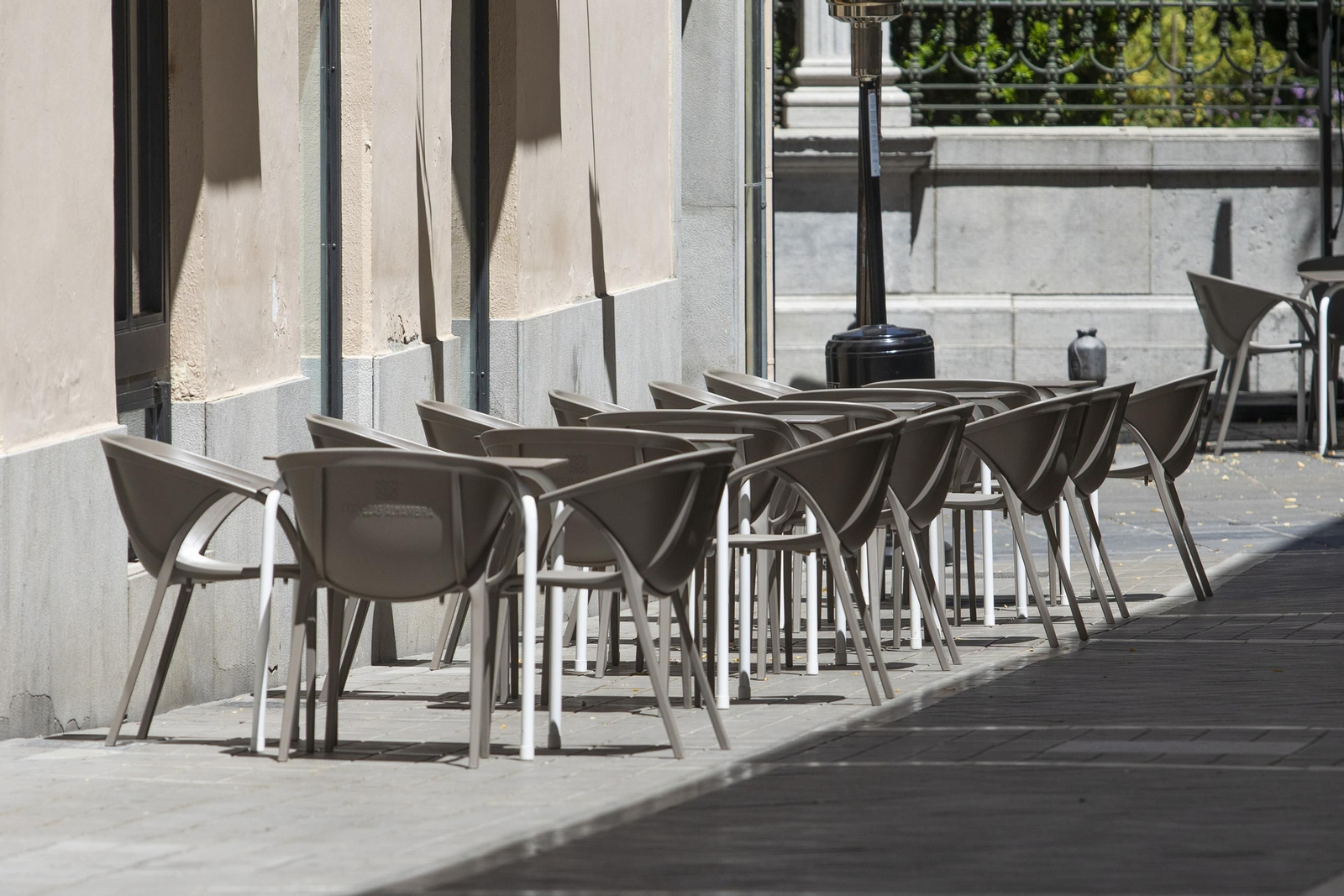 Granada blinda 22 calles del Centro a las terrazas de hostelería y aumentará el control a los negocios reincidentes