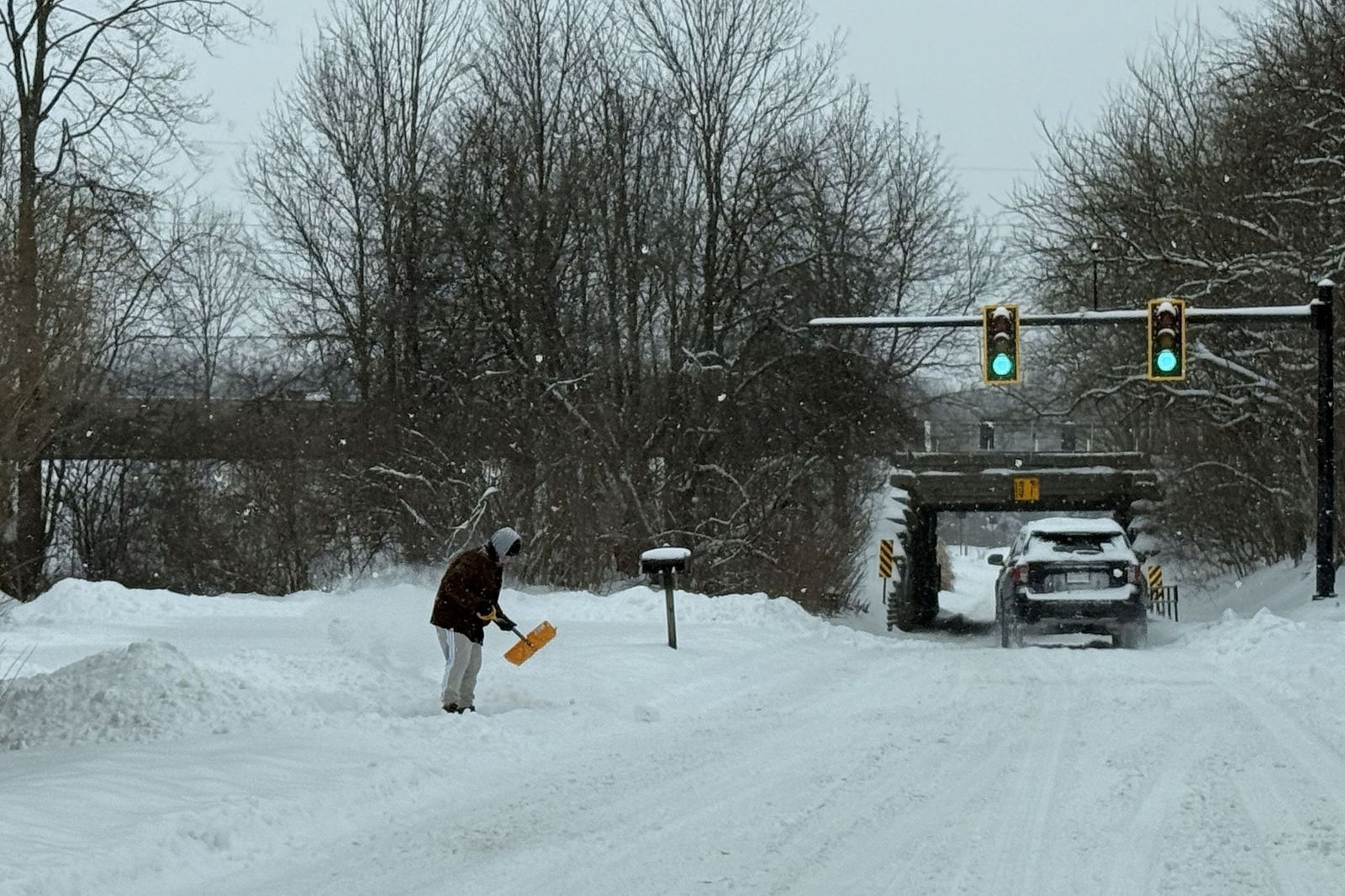 Las gélidas y blancas imágenes que deja la tormenta monstruosa en los EEUU