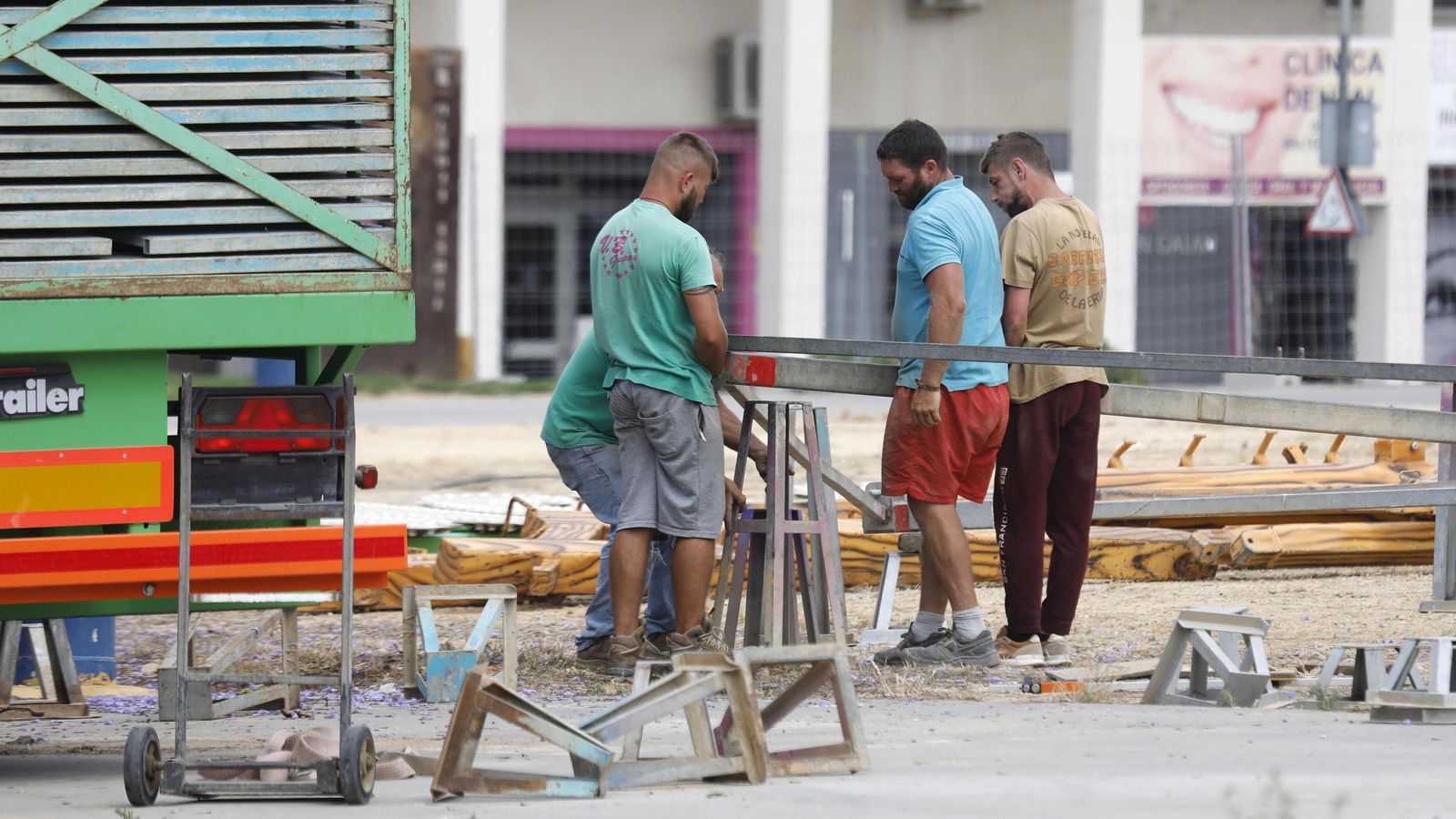 Montaje de las primeras atracciones de Vive Park Algeciras.