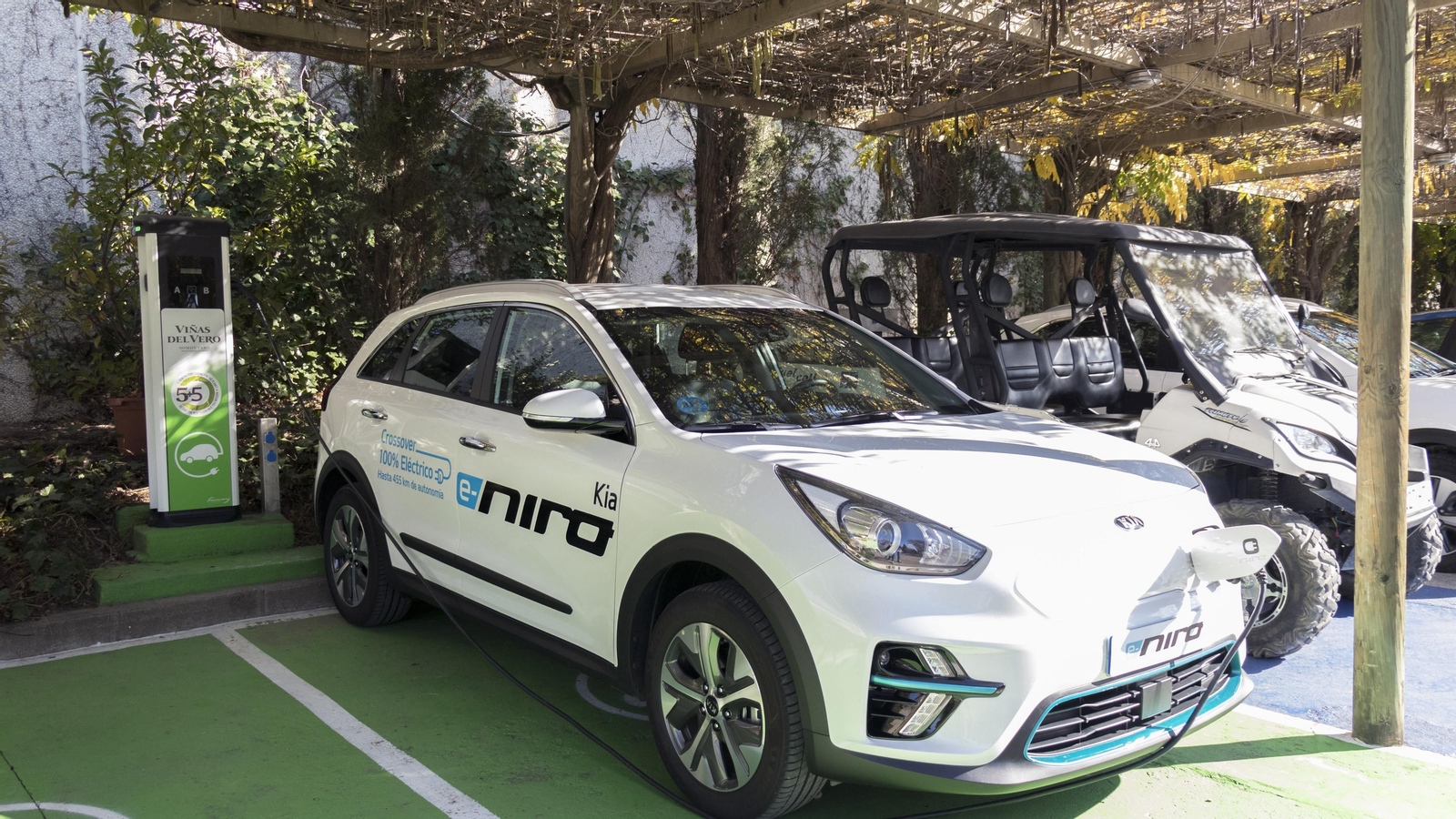 Punto de recarga ya activo en Viñas del Vero, en Barbastro.