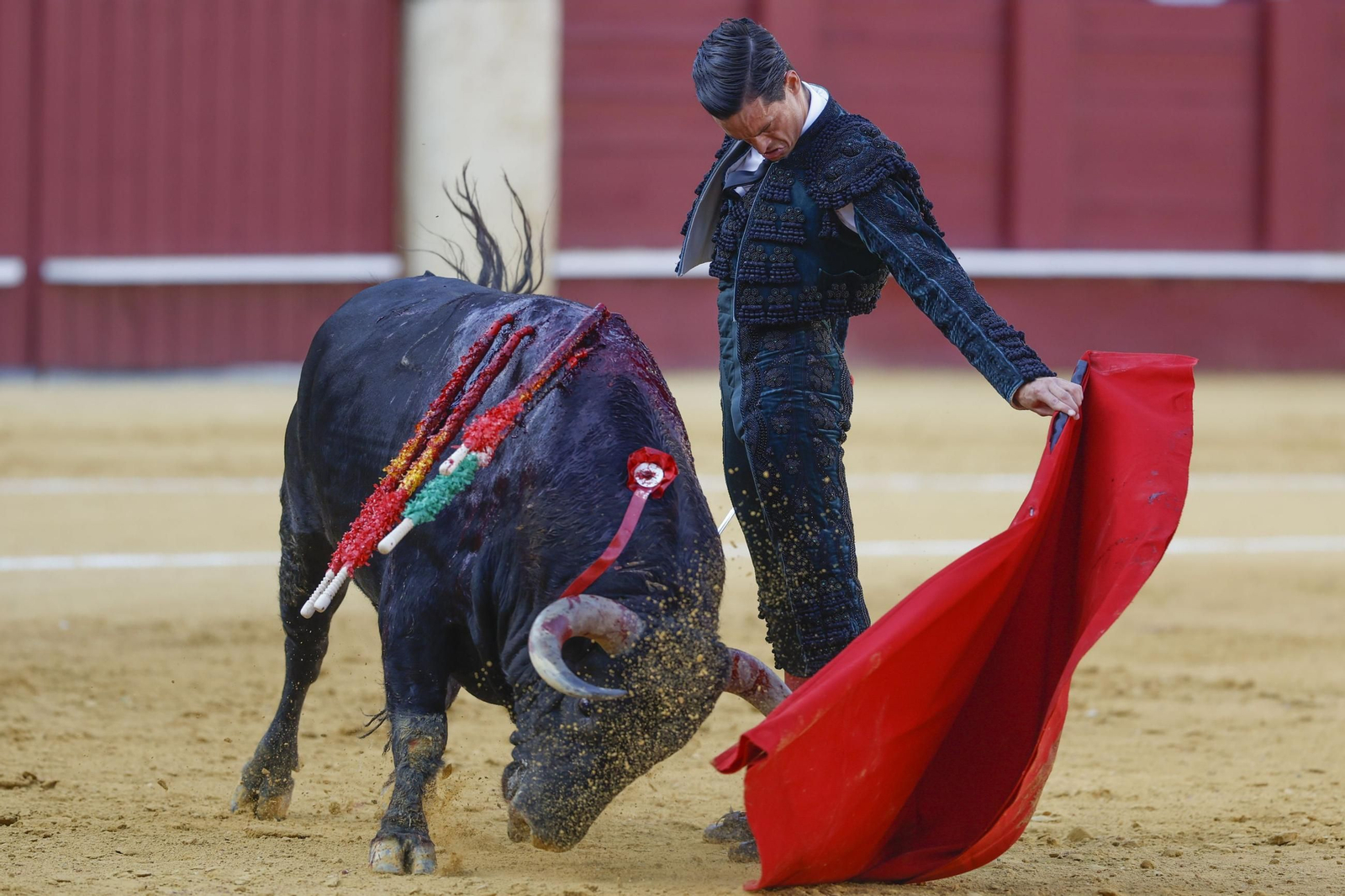 David Galván reaparece en Málaga sin suerte con la espada