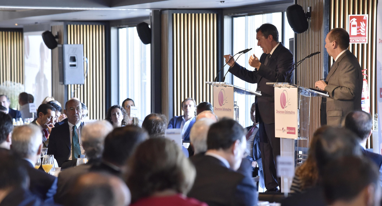 El Desayuno Informativo del Grupo Joly con Juan Espadas, en imágenes