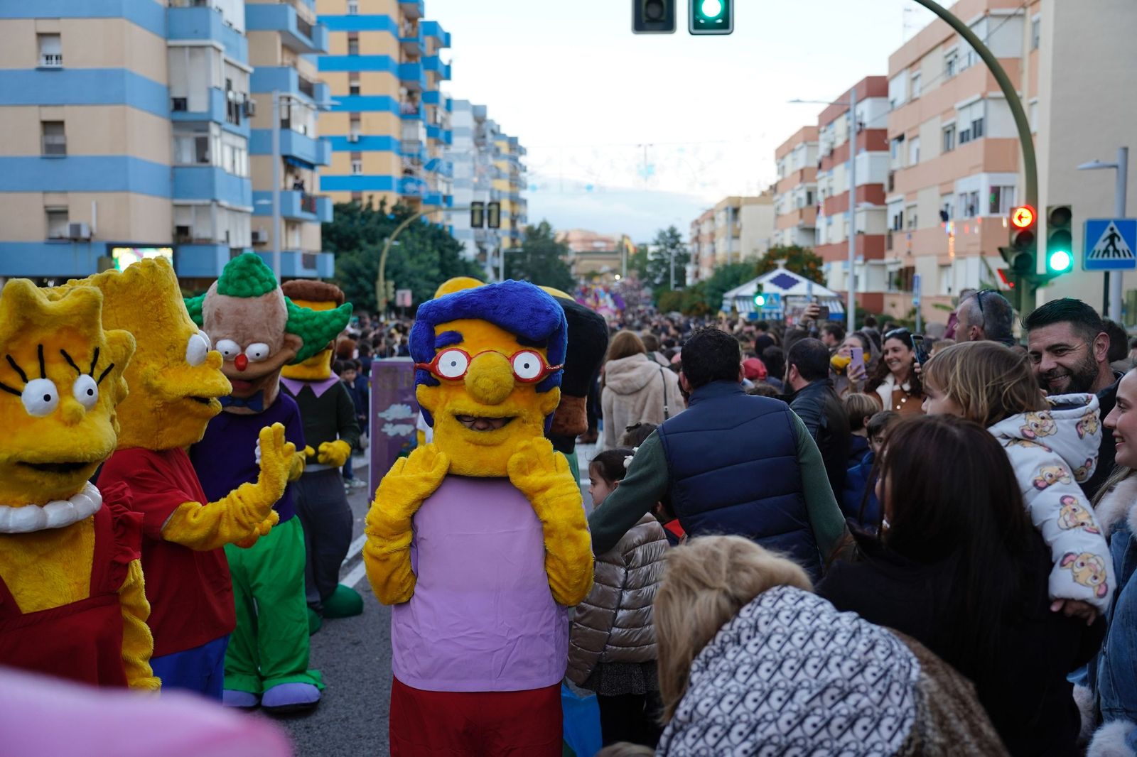 Búscate en las fotos de la cabalgata de Reyes Magos 2026 en Algeciras
