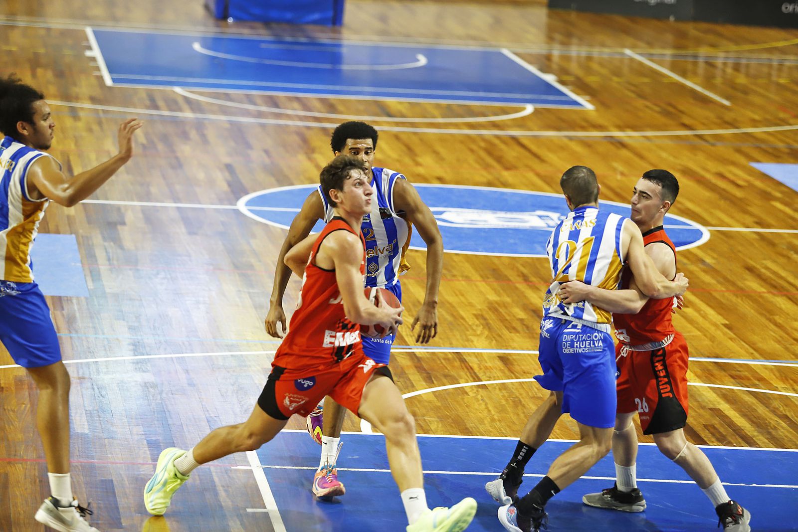 Imágenes del partido de baloncesto entre el Huelva Comercio Viridis y el Juventud Alcalá