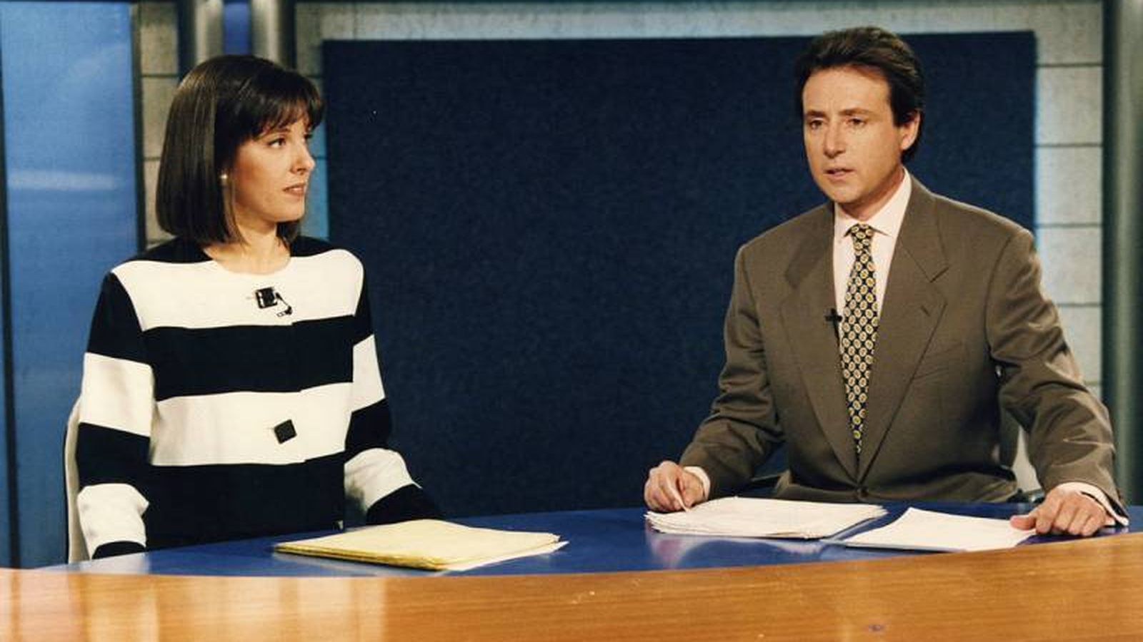 Ana Blanco y Matías Prats en el 'Telediario' en 1993