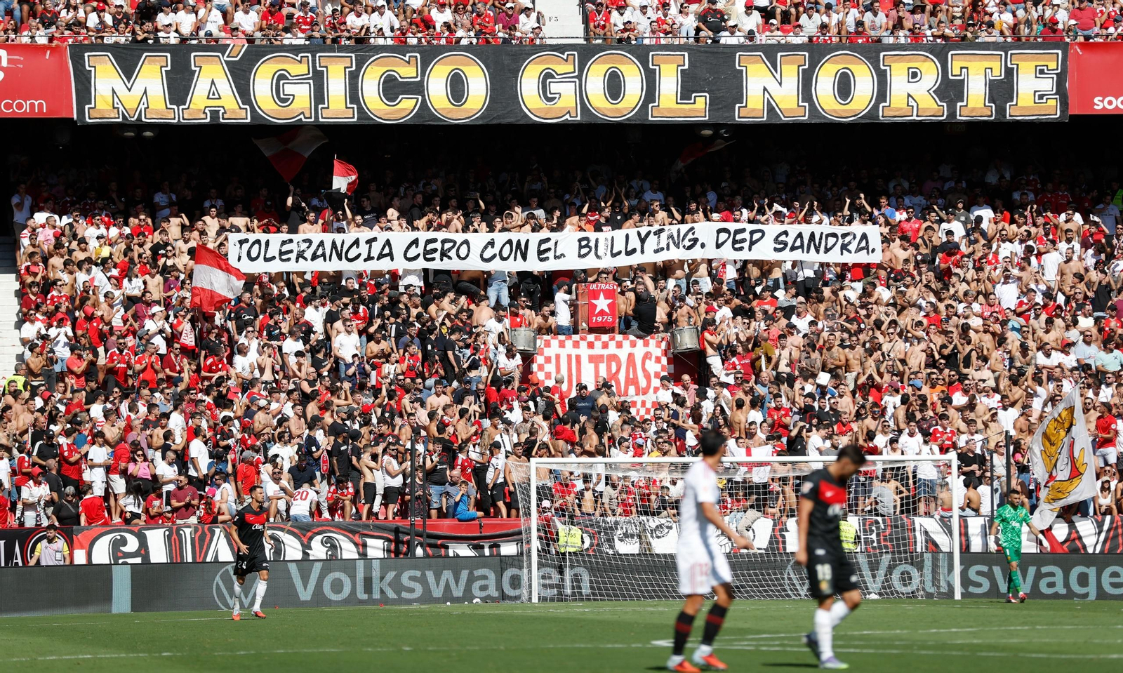 La pancarta en la grada del Gol Norte del Sánchez Pizjuán.