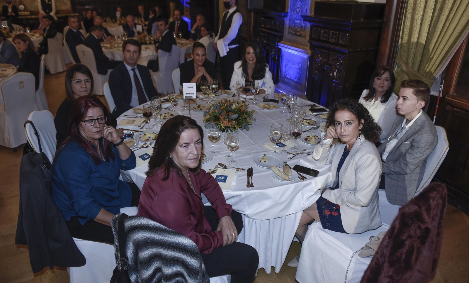 Isabel Gonzalez, Luisa Reyes, Juana Urdaneta, Joaquín Campos, Ana Moreno, Marta Carretero, Ana Mª López, Samuel Cotán y Gema Esteban.