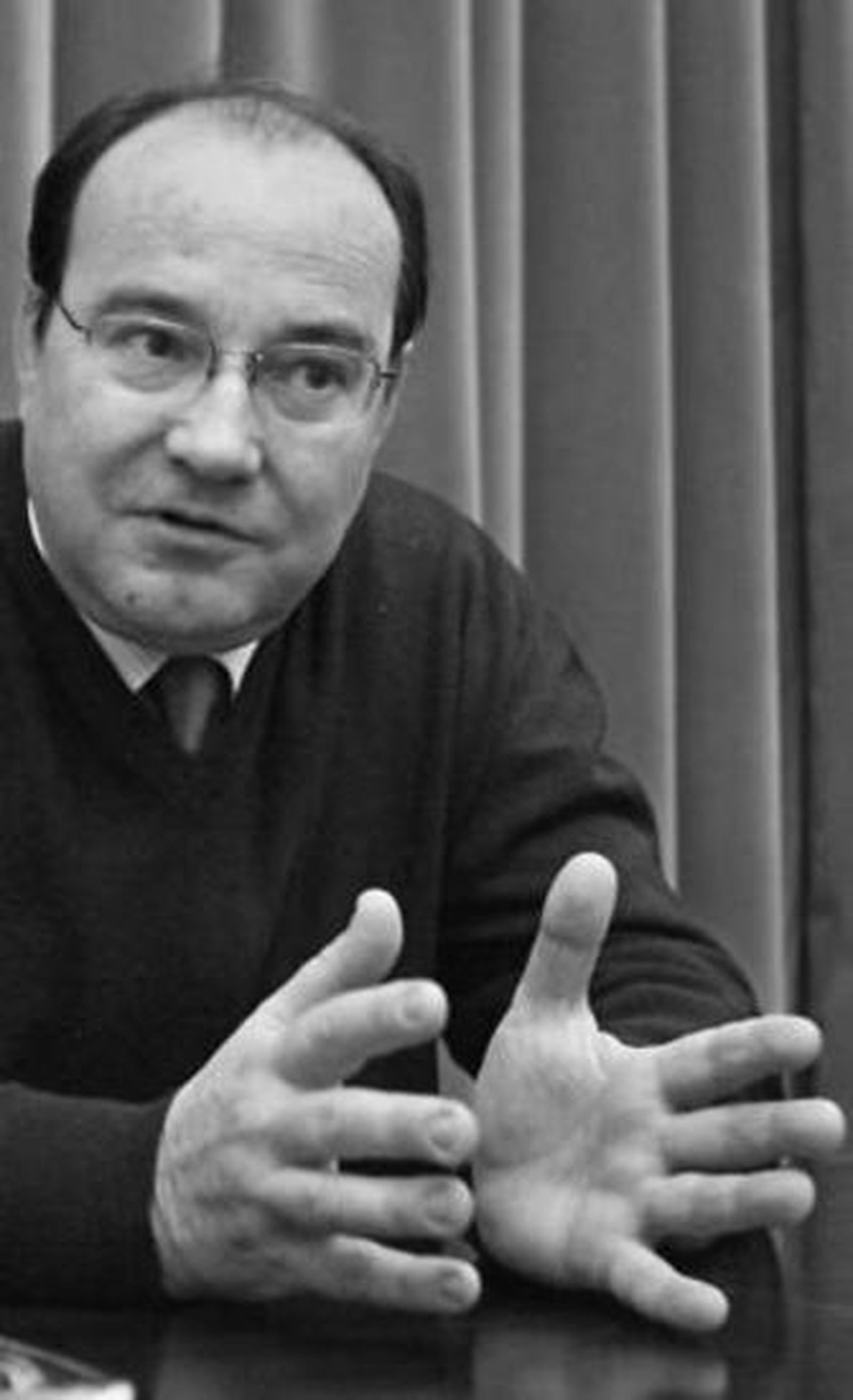 Manuel García, en su despacho del decanato.