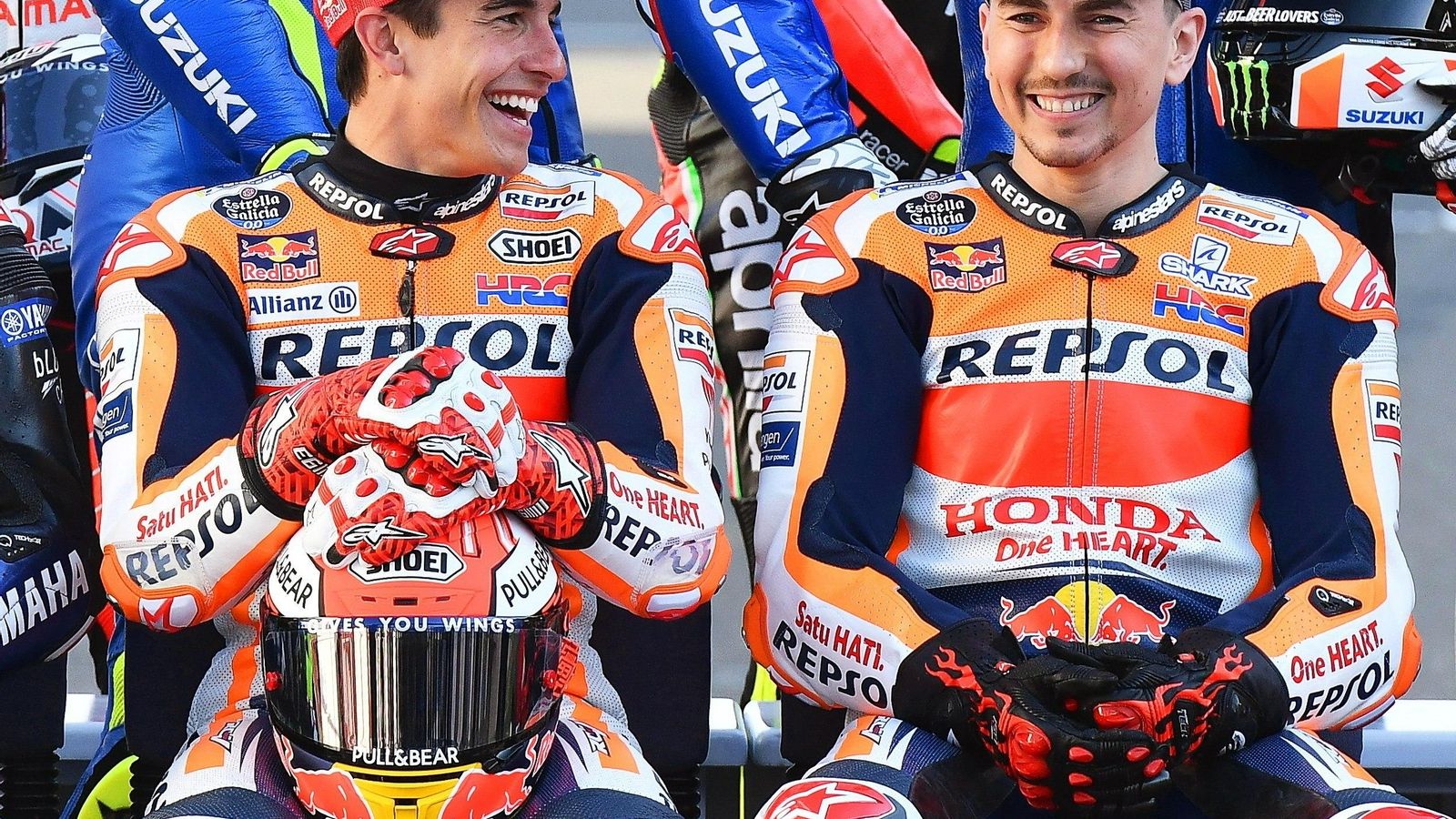 Marc Márquez y Jorge Lorenzo, muy sonrientes durante la sesión de fotos previa al inicio del Mundial.