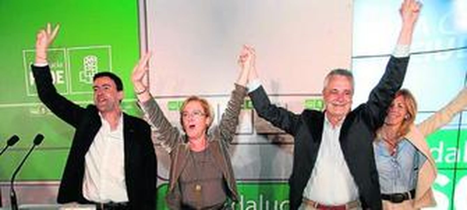 1. Mario Jiménez, Petronila Guerrero, José Antonio Griñán y María José Rico, anoche, a la conclusión del acto. 2. La candidata socialista a la Alcaldía, durante un momento de su intervención. 3. La cúpula del PSOE provincial asistió prácticamente en pleno al acto de presentación de la candidatura 4. Griñán, flanqueado por Javier Barrero y Mario Jiménez, escucha el discurso de la candidata 5. El secretario general de los socialistas andaluces besa al final del mitin a la alcaldable.
