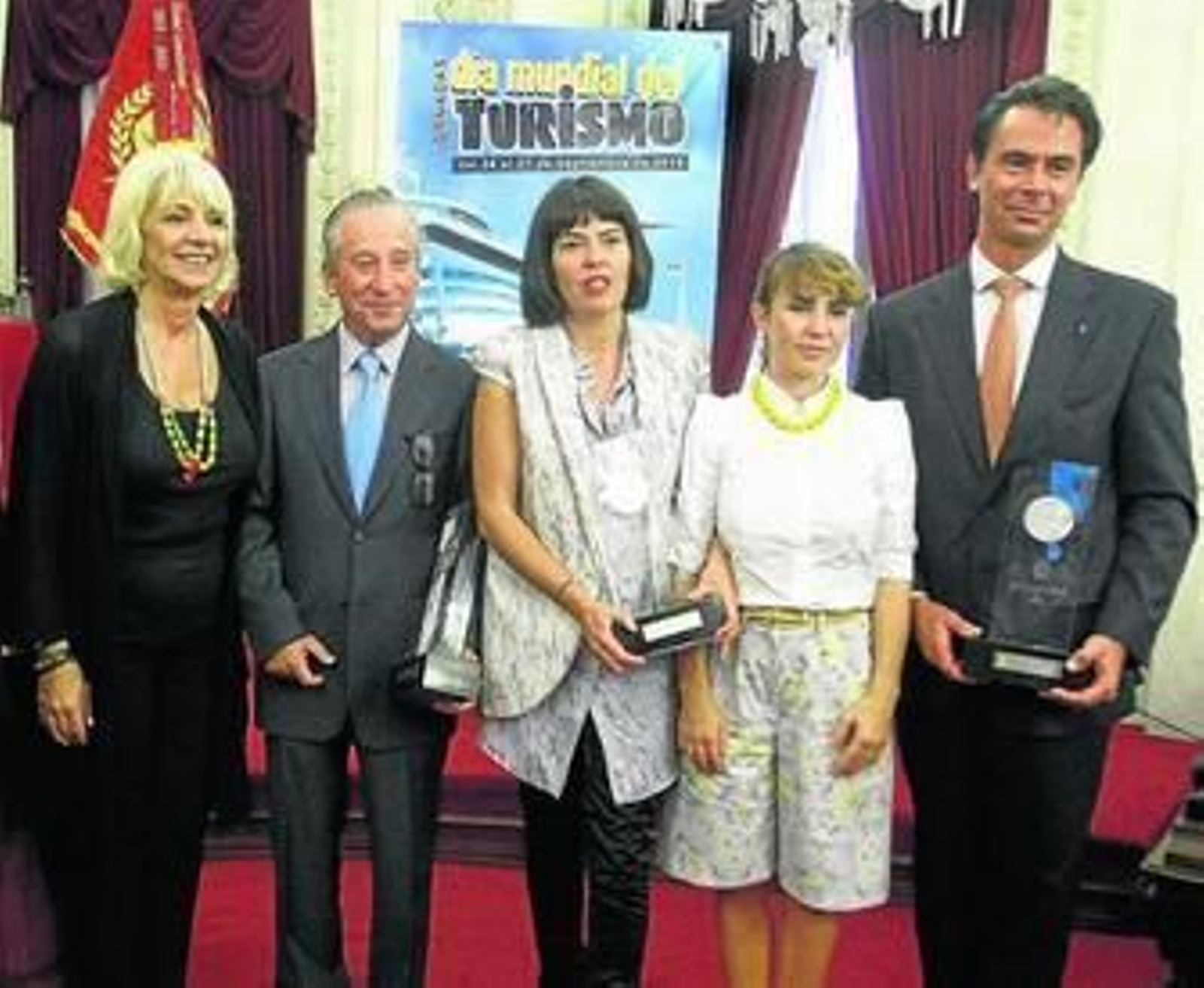 De izquierda a derecha, Teófila Martínez, José María Ordóñez, Susana Galindo, Ana Sánchez  y Alfredo Serrano.