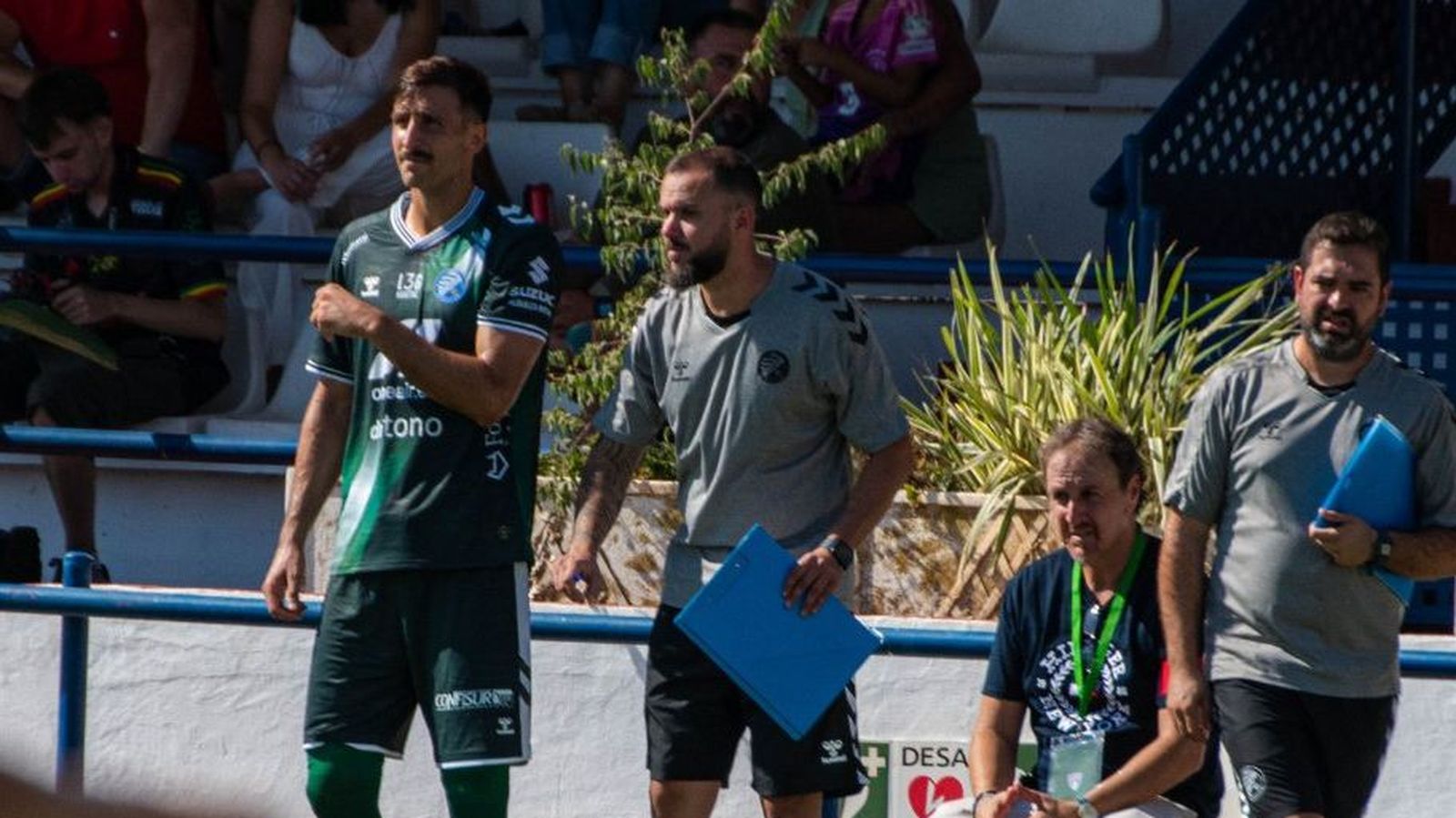 Mauro intenta volver al terreno de juego tras lesionarse en Totana.