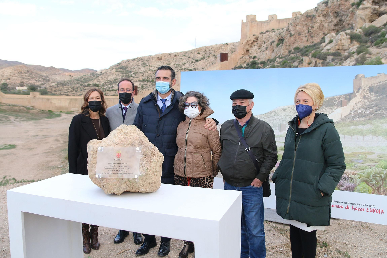 El alcalde ha celebrado un acto diferente de colocación de la primera piedra del parque de La Hoya