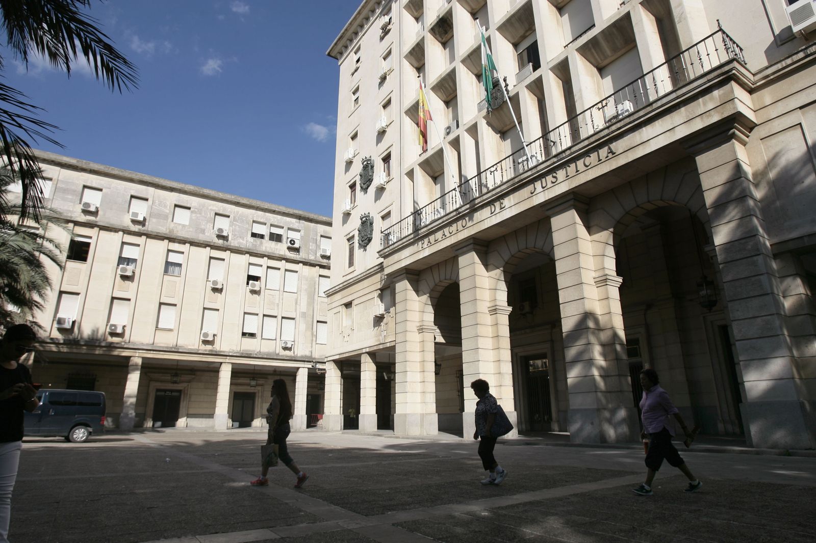 Los juzgados del Prado de San Sebastián de Sevilla y la sede de la Audiencia Provincial.