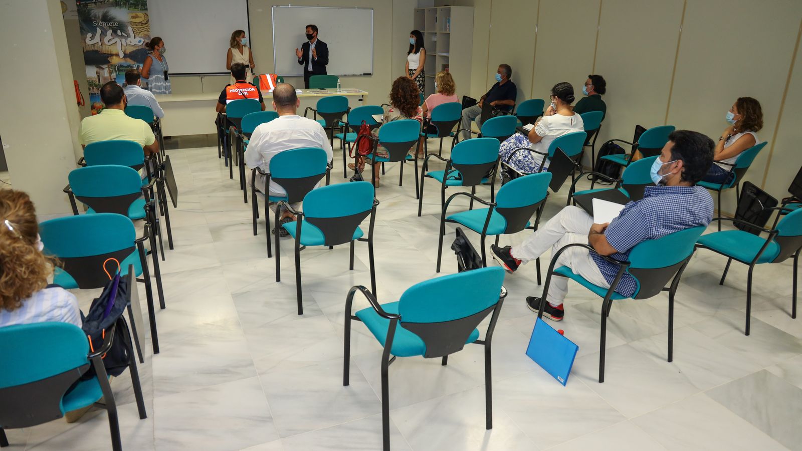 Reunión con los voluntarios.