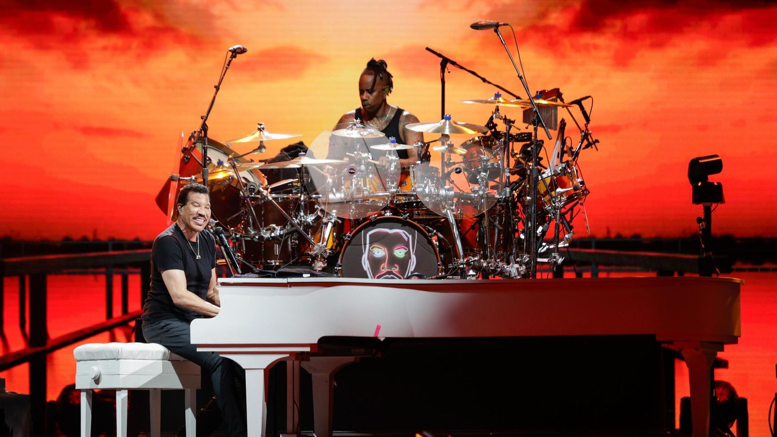 Lionel Richie durante su actuación en Concert Music Festival 2025