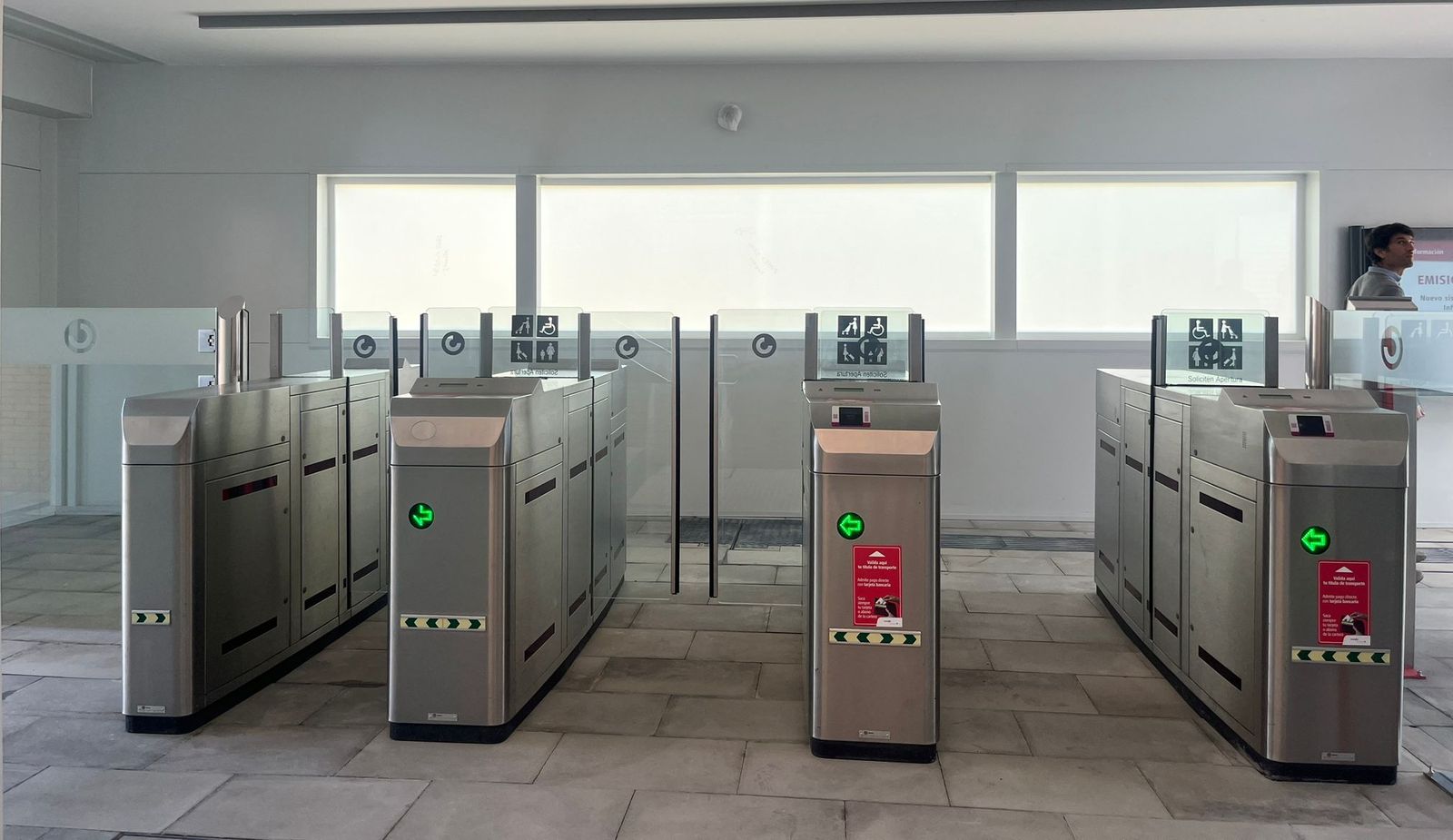 Tornos de la estación Palacio de Congresos