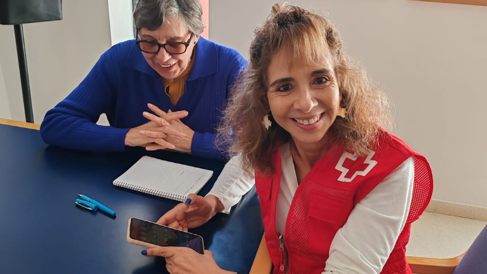 Uno de los talleres impartidos por personal de Cruz Roja Almería