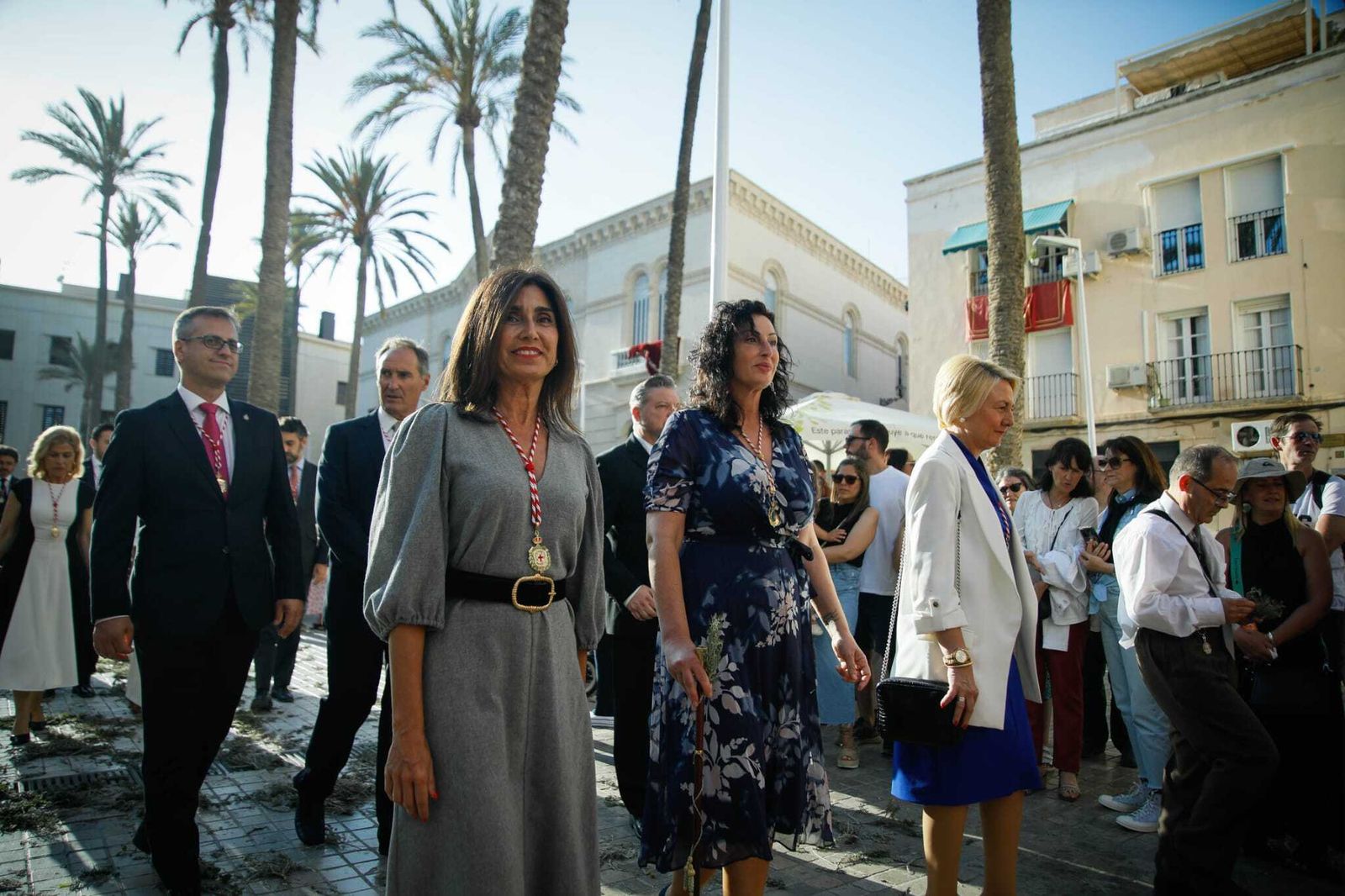 Imágenes de la procesión del Corpus Christi en Almería: así han sido la misa y la posterior marcha por la capital