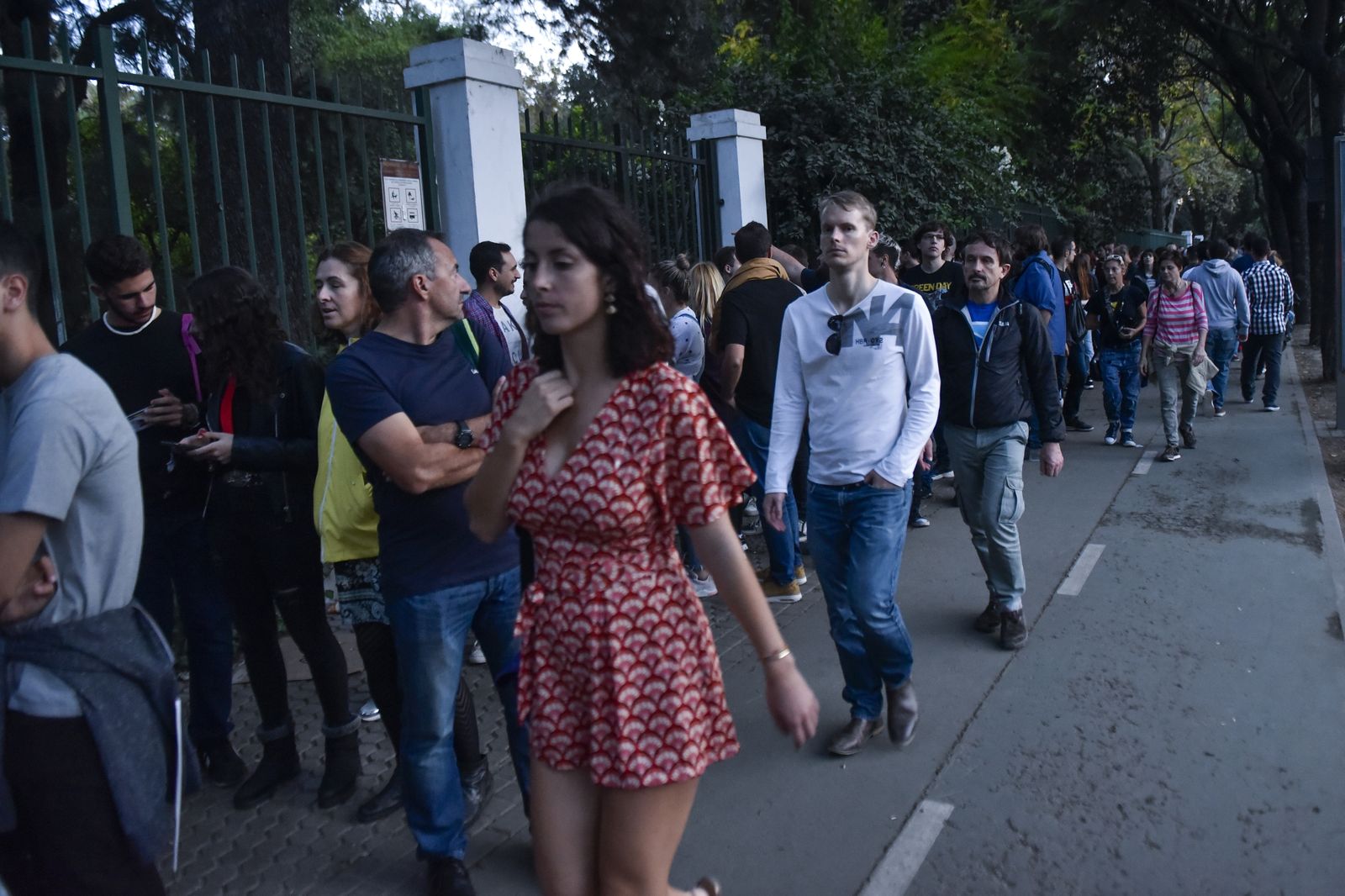 Ambiente en los accesos al concierto de Green Day
