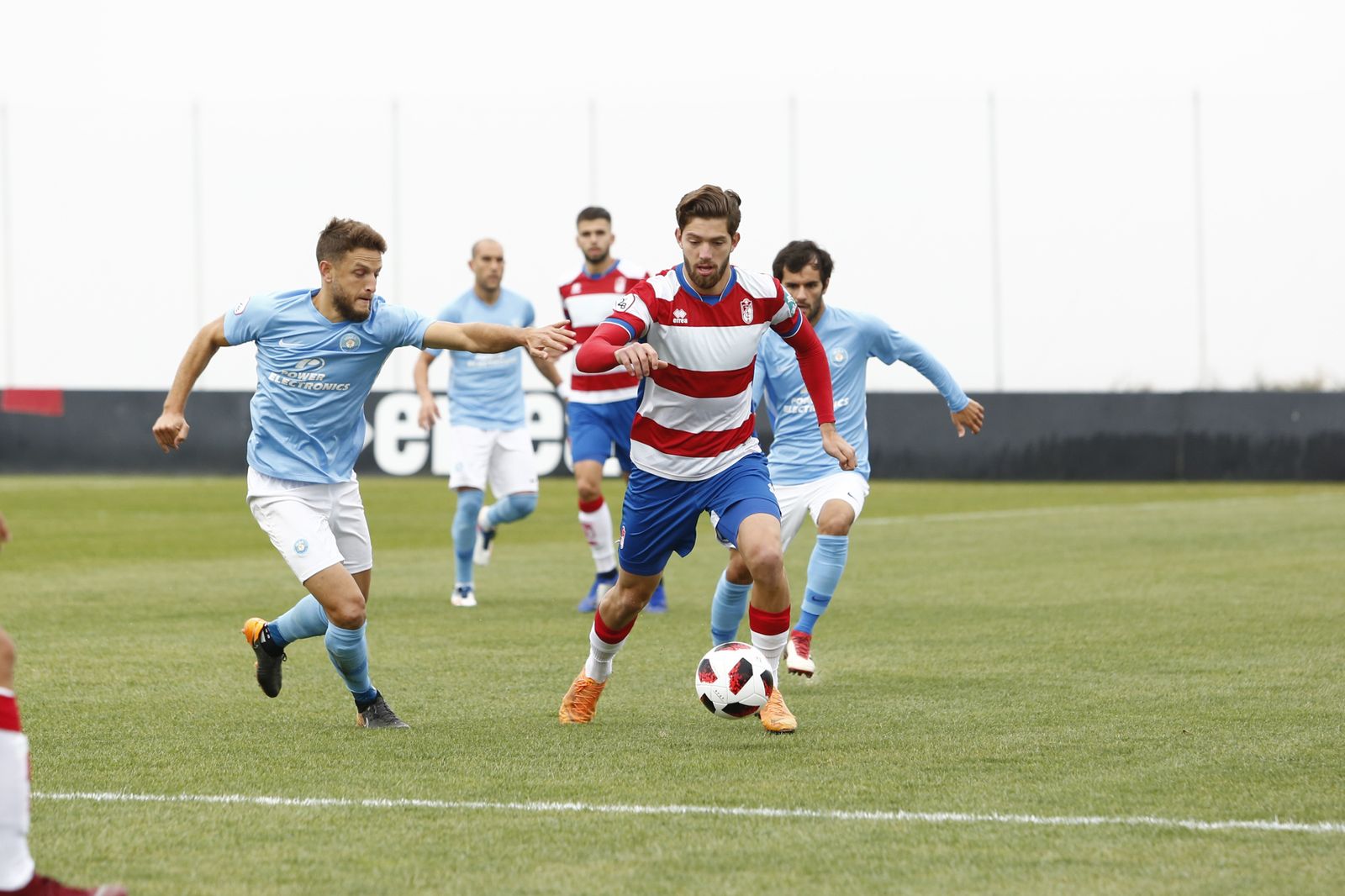 Jean Carlos estuvo muy incisivo en el segundo tiempo por la banda derecha.