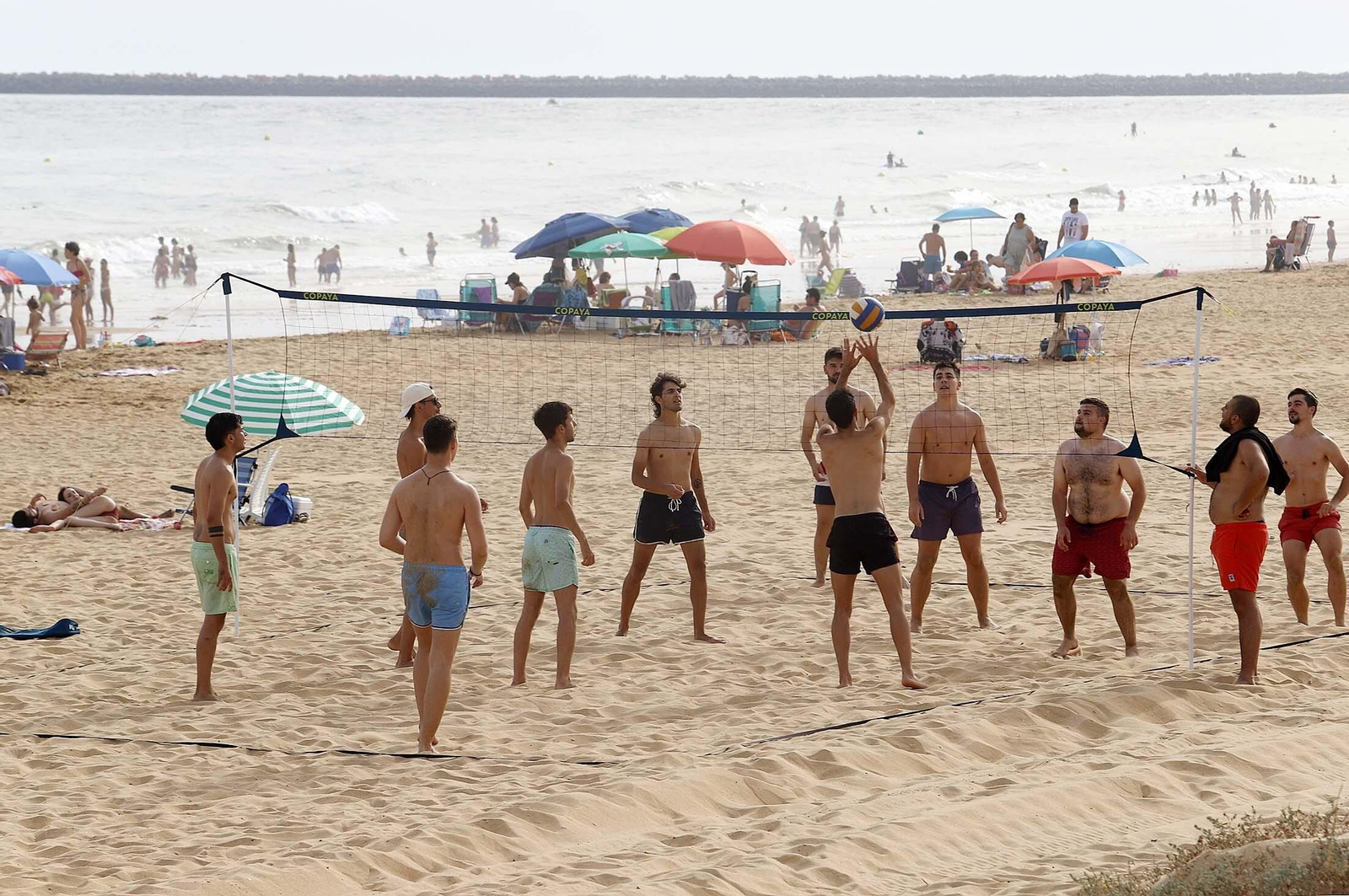 Ambiente en la playa de Mazagón en la tarde del martes, en imágenes